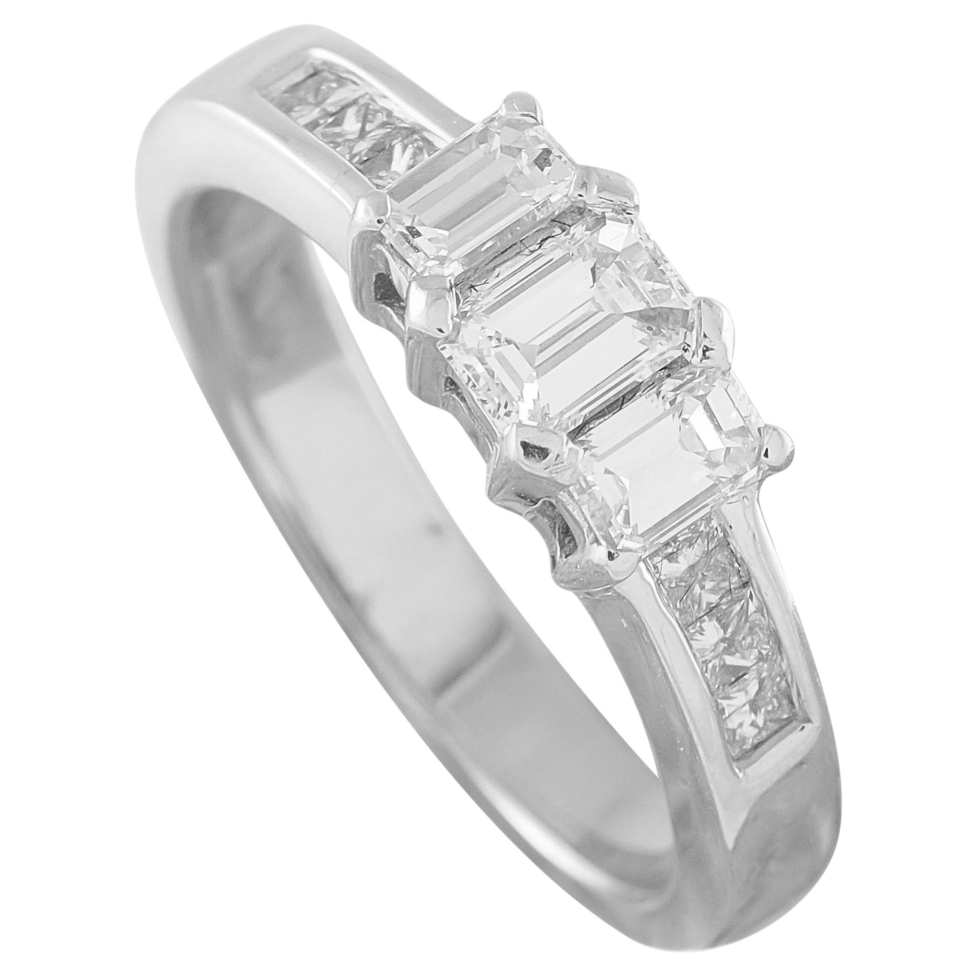 Bague en or blanc 18 carats sertie d'un diamant de 1,0 ct MF35-070126