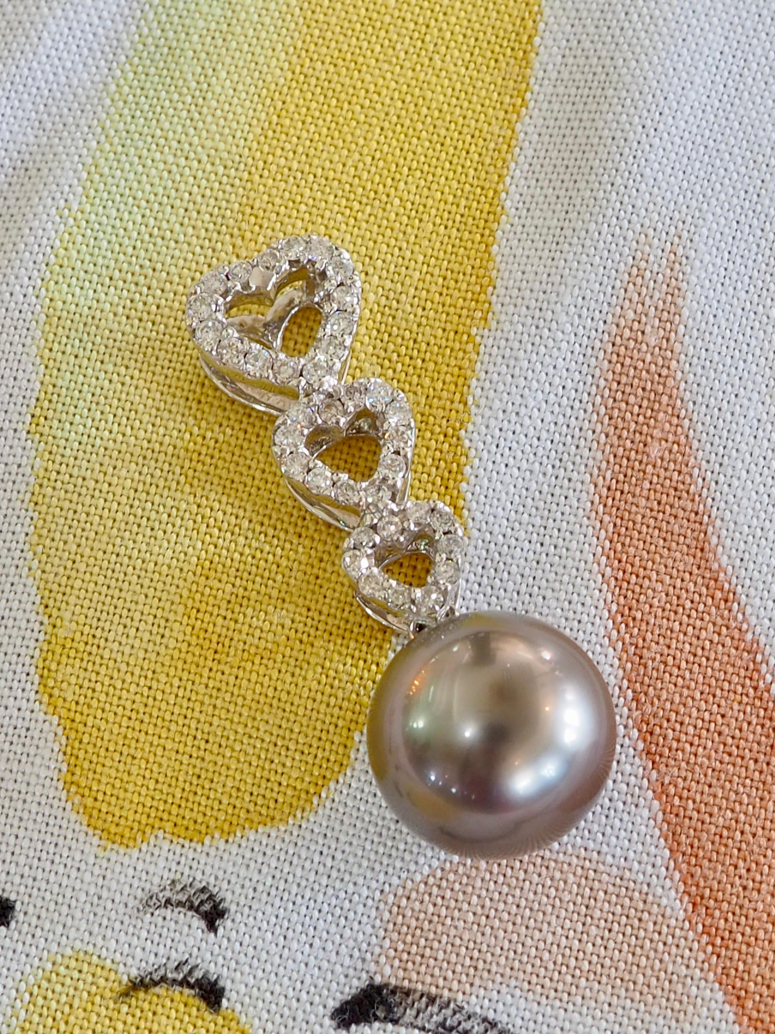 Ciondolo a forma di cuore con perla nera dei mari del sud da 10 mm e diamante da 0,25 carati in oro bianco 18 carati in vendita 5