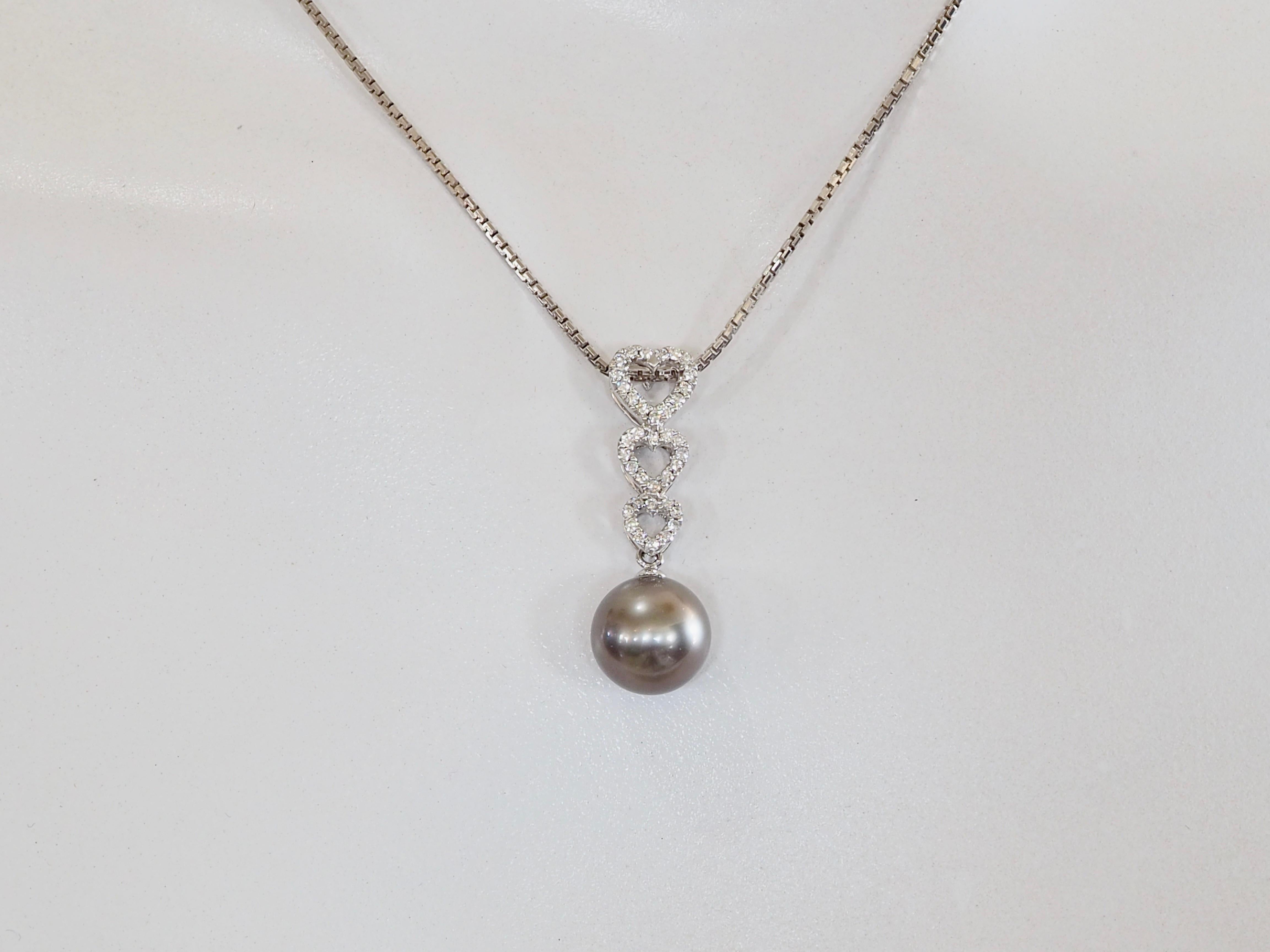 Ciondolo a forma di cuore con perla nera dei mari del sud da 10 mm e diamante da 0,25 carati in oro bianco 18 carati in vendita 1