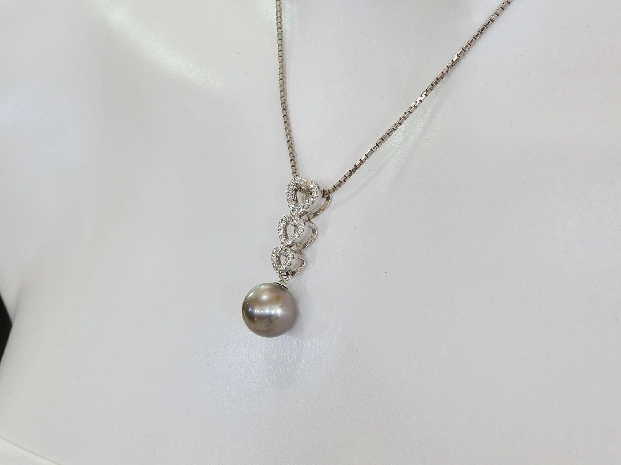 Ciondolo a forma di cuore con perla nera dei mari del sud da 10 mm e diamante da 0,25 carati in oro bianco 18 carati in vendita 3