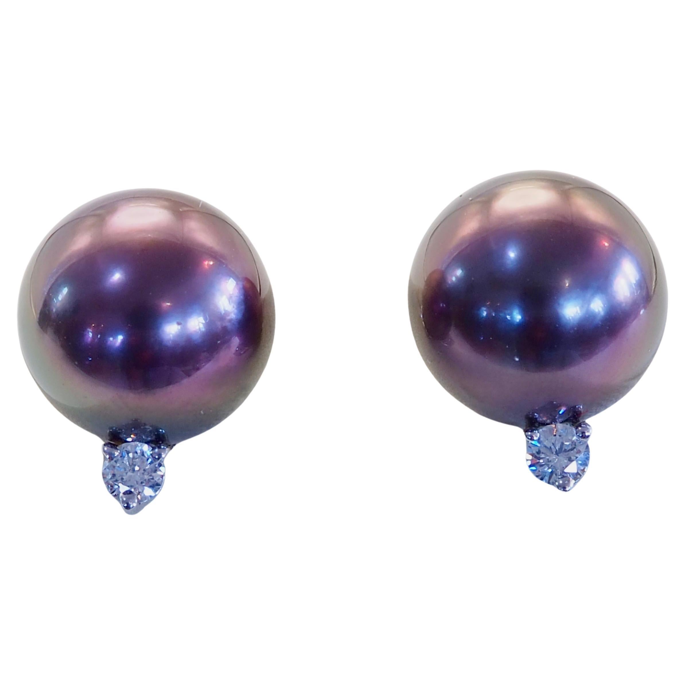 Boucles d'oreilles en or blanc 18 carats perle de Tahiti aubergine rouge de 10 mm et diamant de 0,12 carats en vente