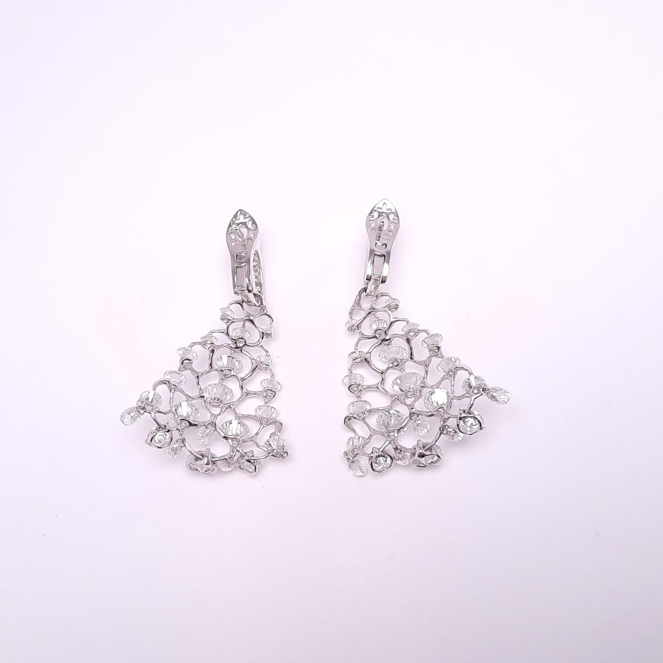 Contemporain Boucles d'oreilles en or blanc 18 carats et diamants de 11 carats en vente
