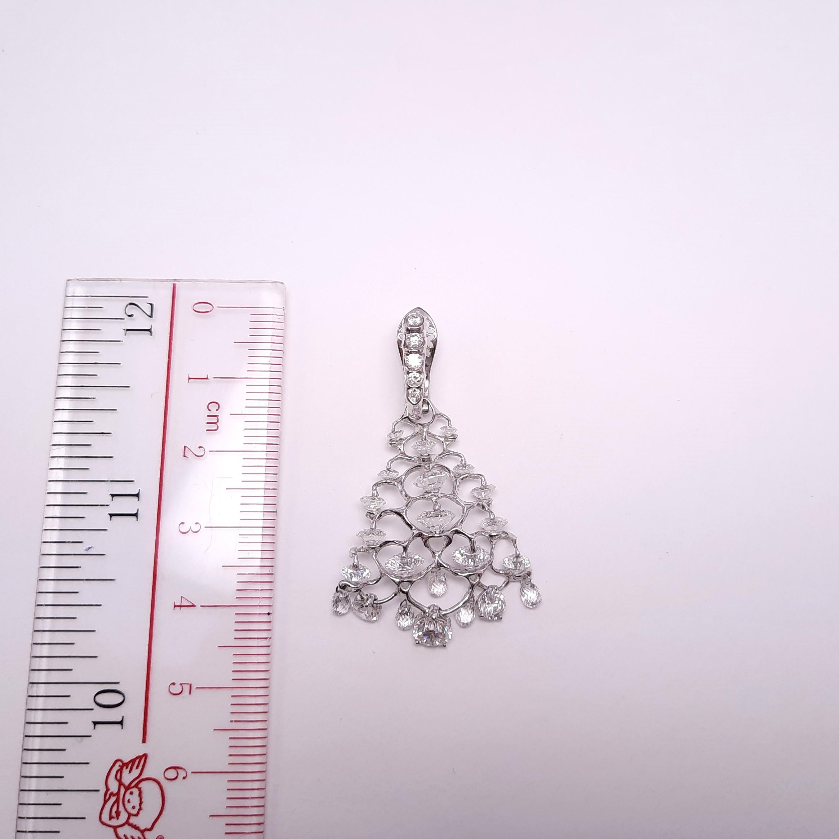 18K White Gold 11 ct Diamond Earrings In Excellent Condition For Sale In Hong Kong, HK