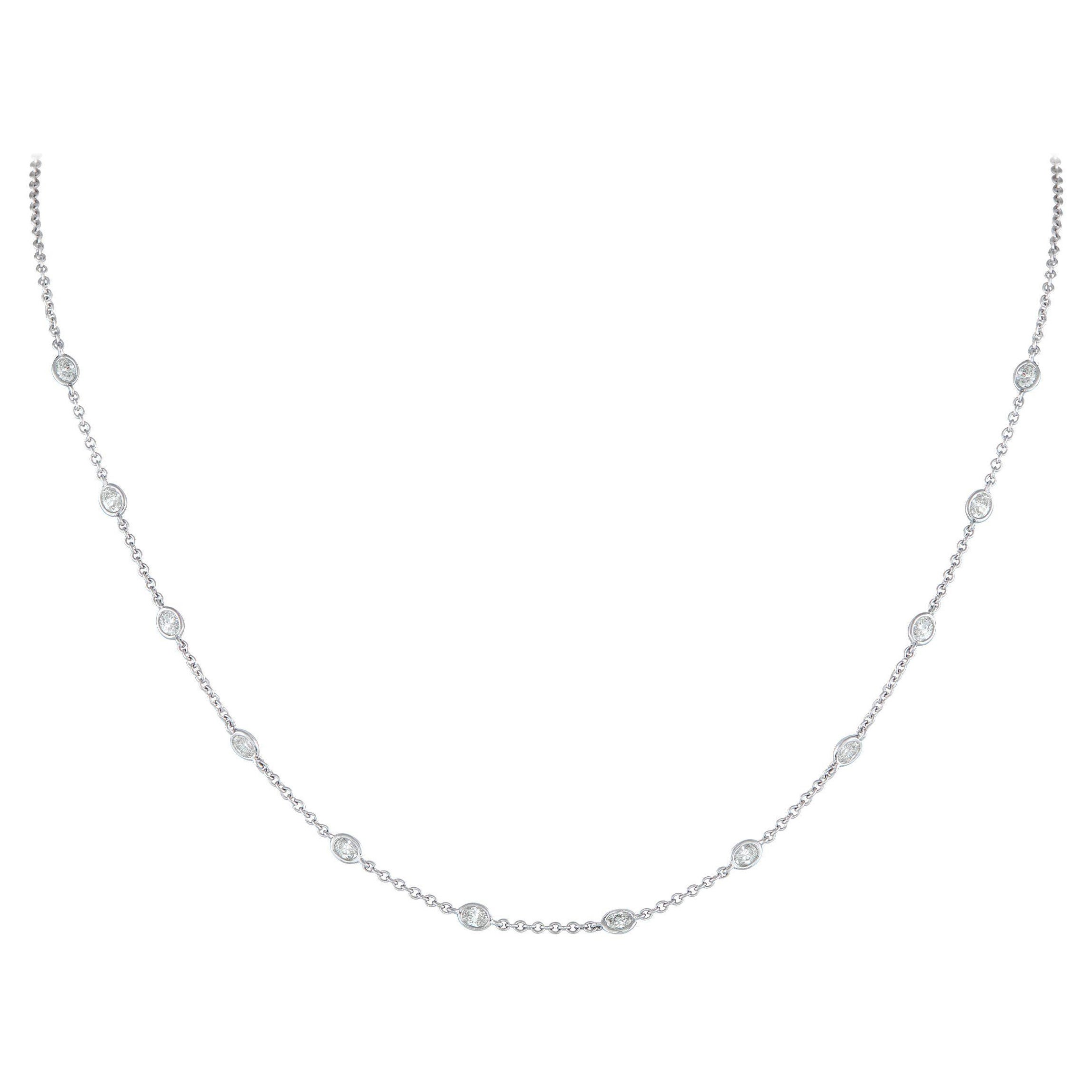 Collar de oro blanco de 18 quilates con estación ovalada de diamantes de 1,10 ct ANK-20420 en venta