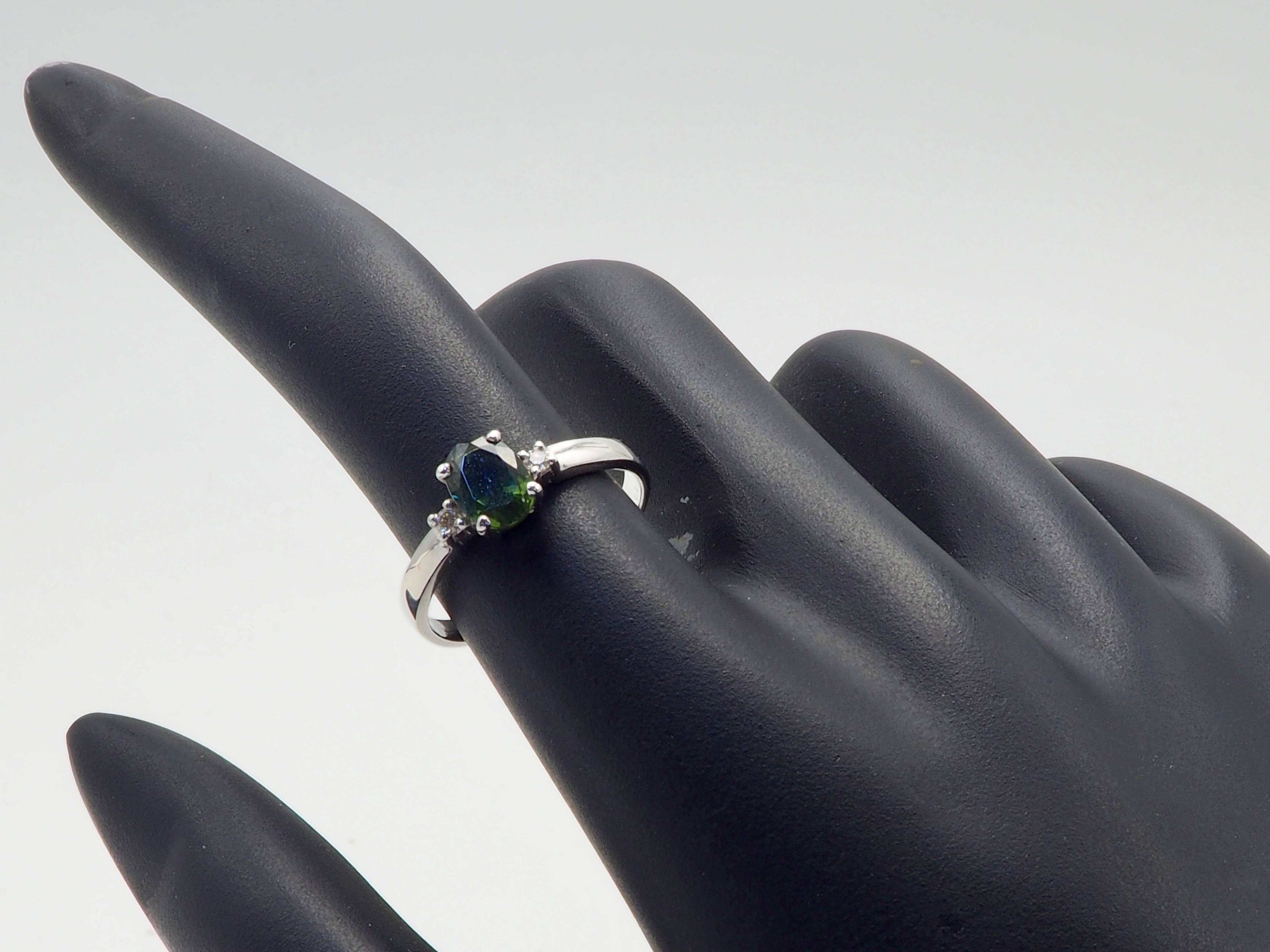 Women's 18K White Gold 1.10ct Oval Green Sapphire & 0.06ct Diamond Fine Ring For Sale