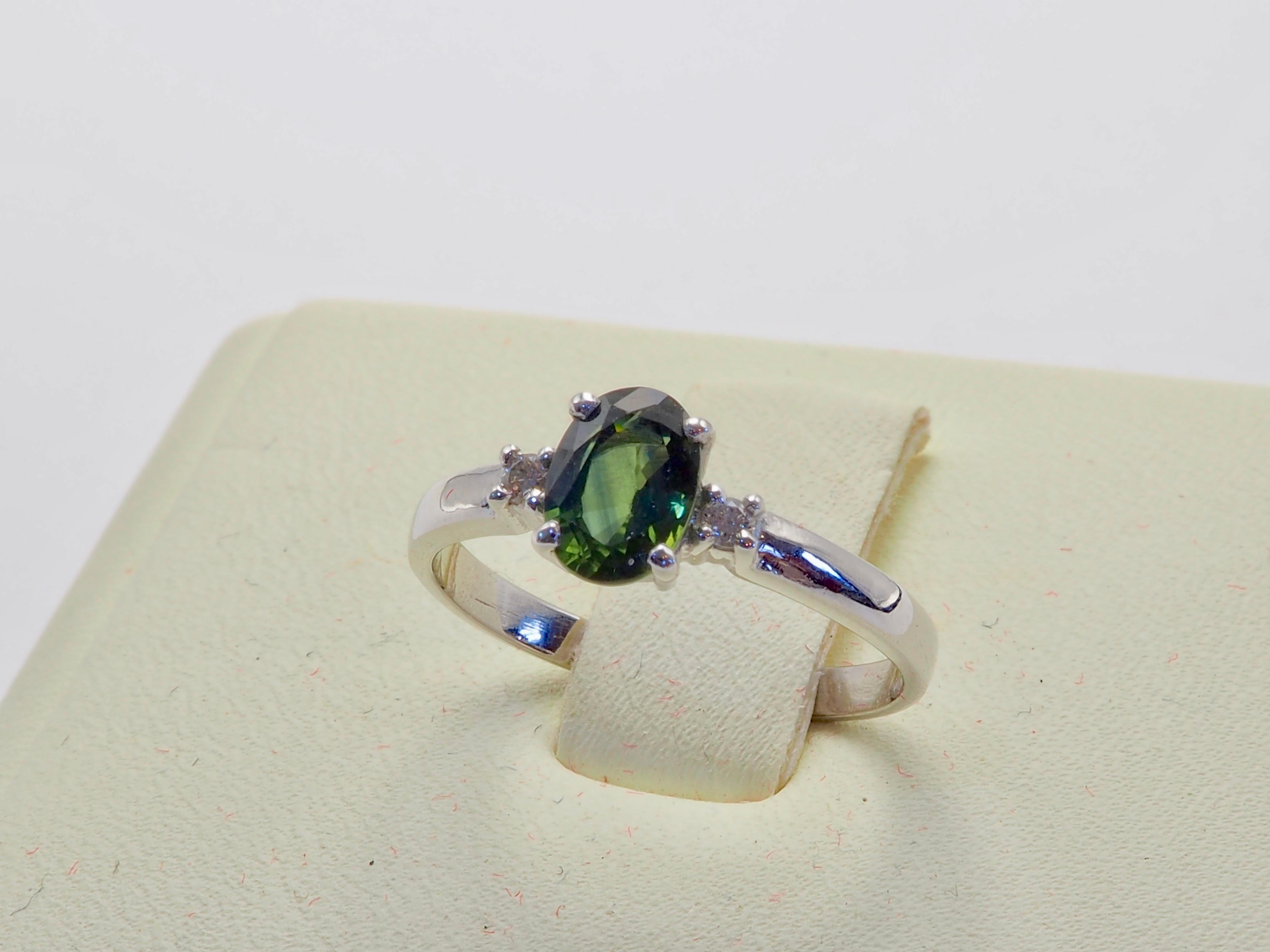 18K White Gold 1.10ct Oval Green Sapphire & 0.06ct Diamond Fine Ring For Sale 2
