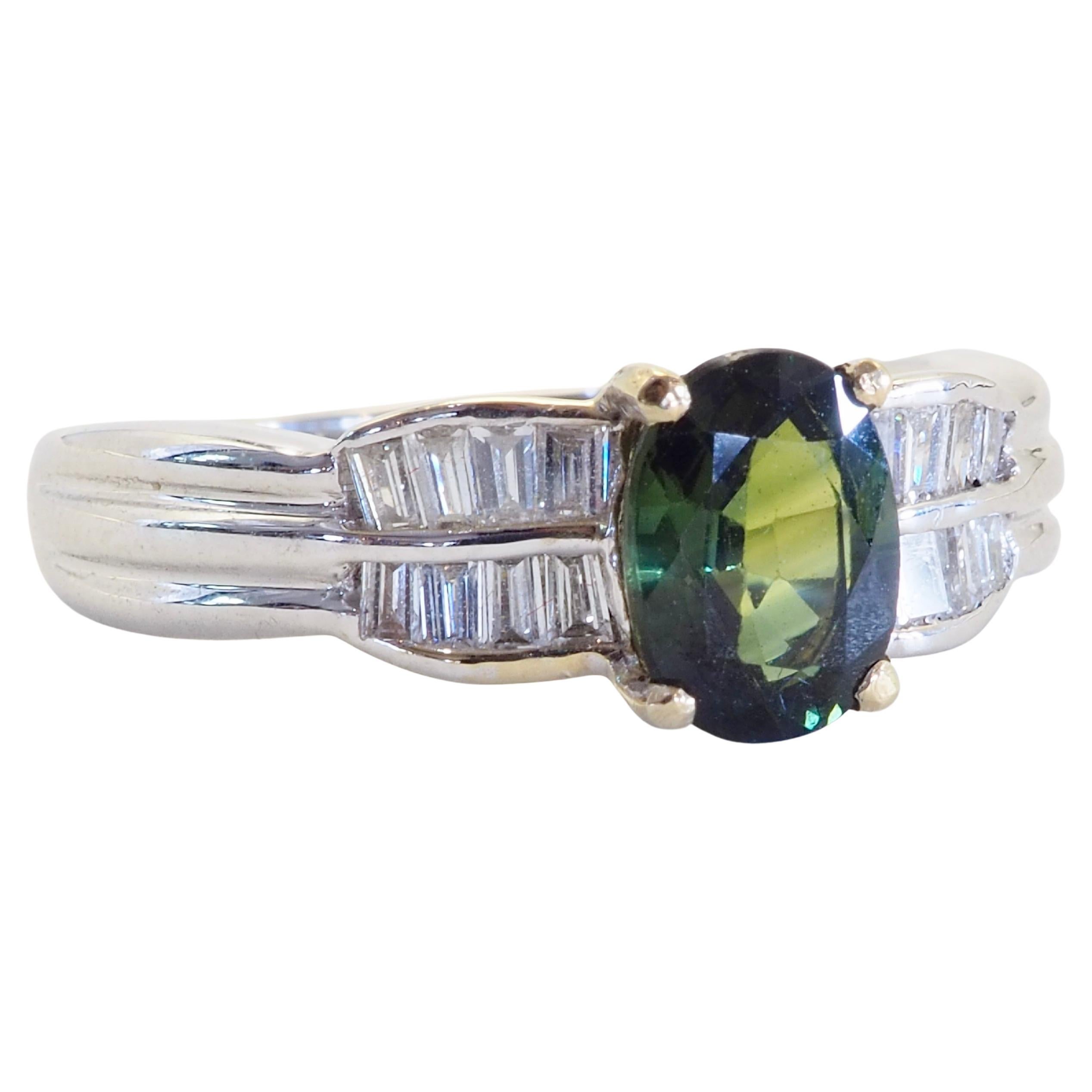 18K White Gold 1.10ct Oval Green Sapphire & 0.26ct Baguette Diamond Ring In New Condition For Sale In เกาะสมุย, TH