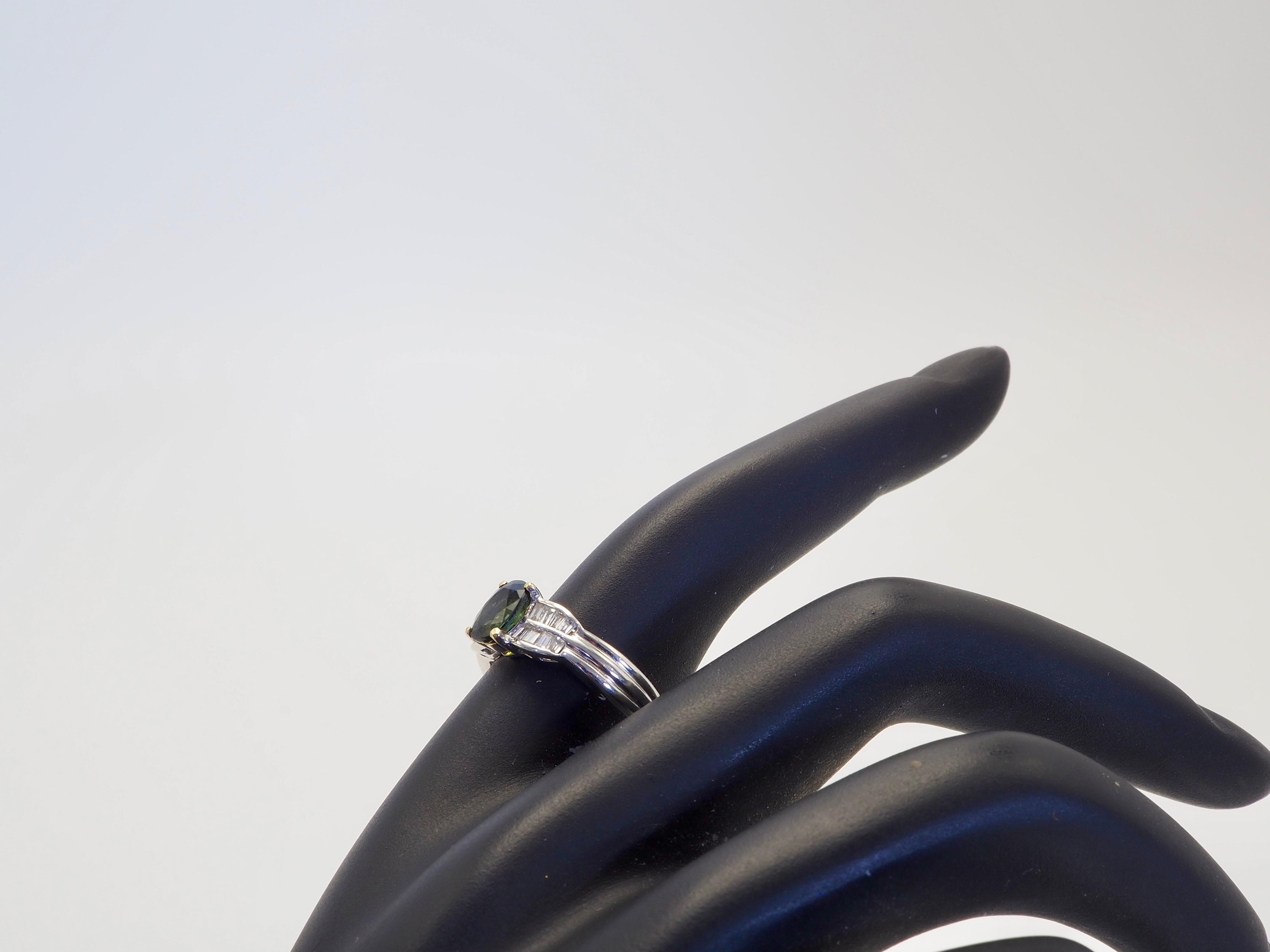 18K White Gold 1.10ct Oval Green Sapphire & 0.26ct Baguette Diamond Ring For Sale 2