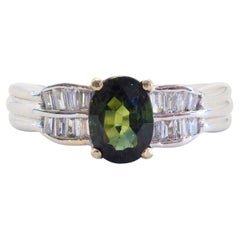 18 Karat Weißgold 1,10 Karat ovaler grüner Saphir & 0,26 Karat Baguette-Diamantring