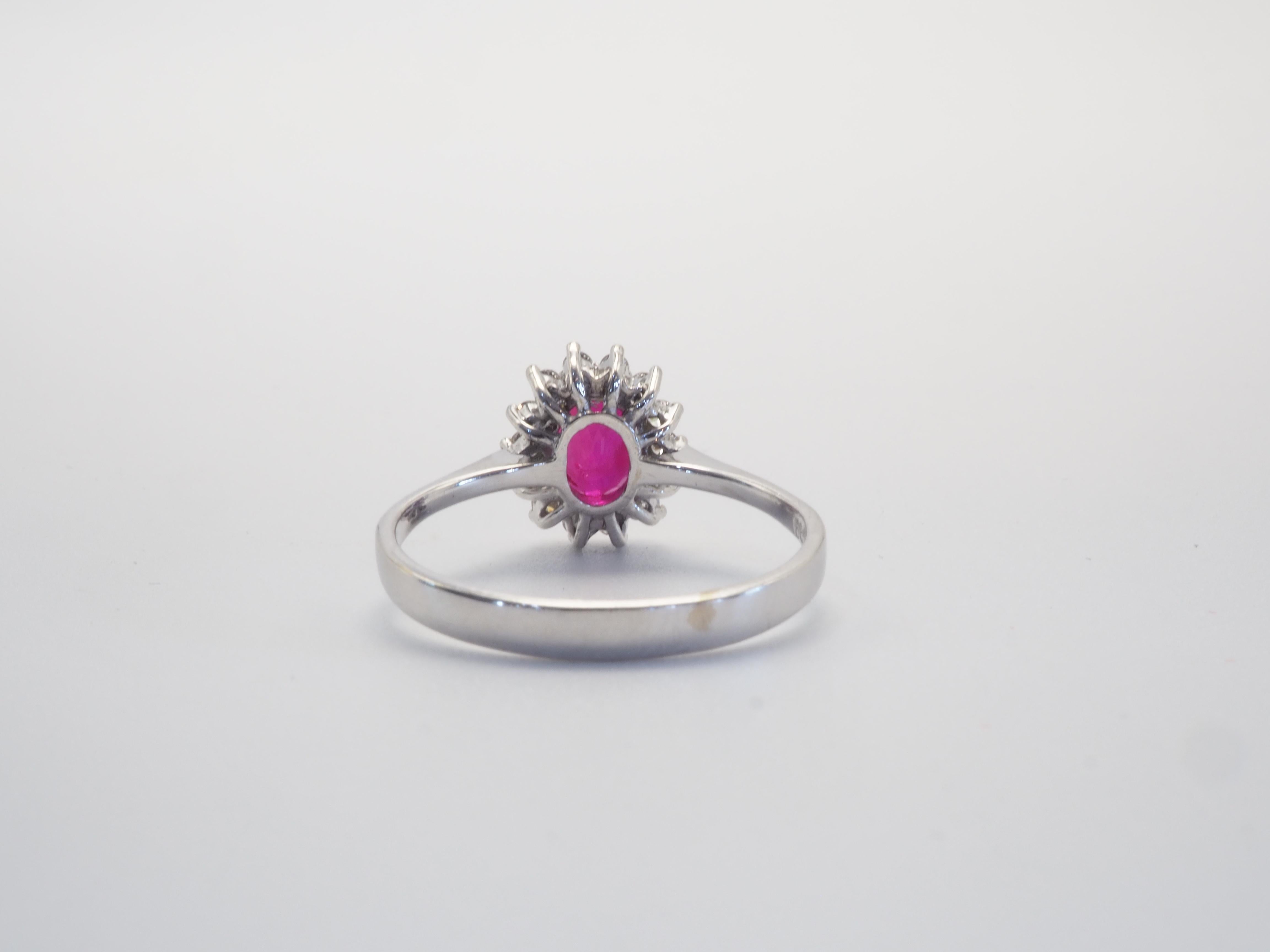 18K White Gold 1.10ct Oval Ruby & 0.20ct Diamond Sunburst Engagement Ring In New Condition In เกาะสมุย, TH