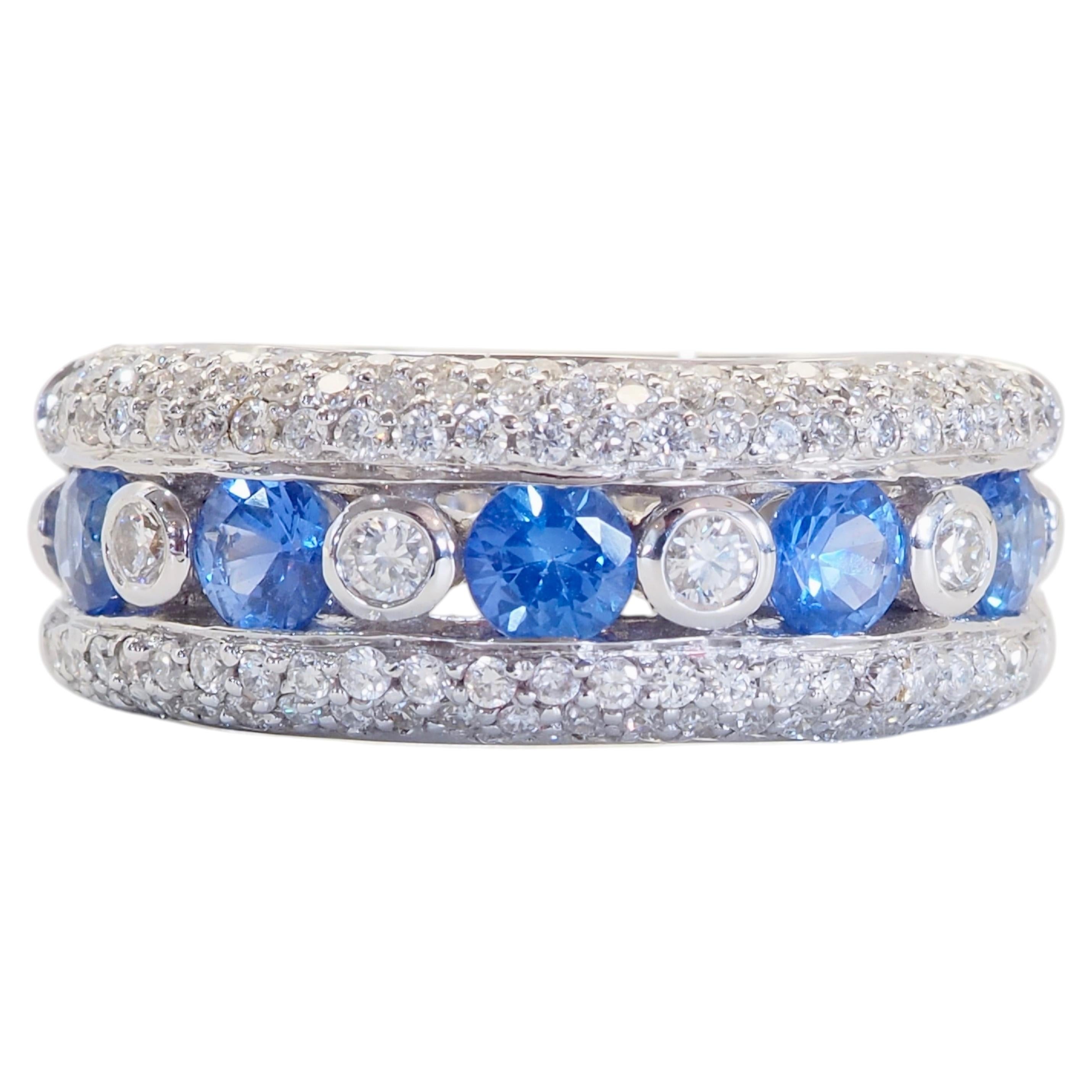 Bague en or blanc 18 carats saphir bleu pastel rond de 1,10 carats et diamant de 0,70 carats en vente