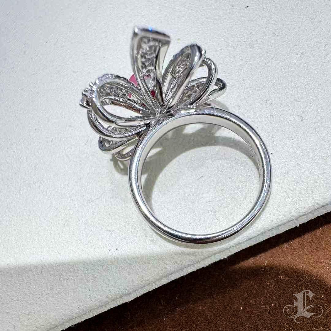 A luminous celebration of femininity and refinement, this sculptural ring features a vivid 0.95ct natural conch pearl in coveted Flamingo Pink, glowing with a moderate flame pattern. The perfectly round pearl is embraced at the heart of a graceful