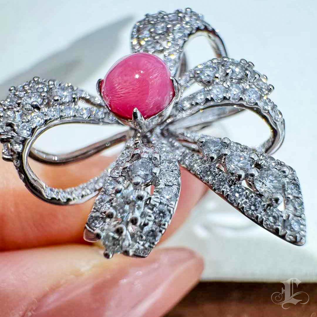 【Conchéa】Flaming Grace Bow Conch Pearl Ring — 0.95ct In New Condition For Sale In New York, NY