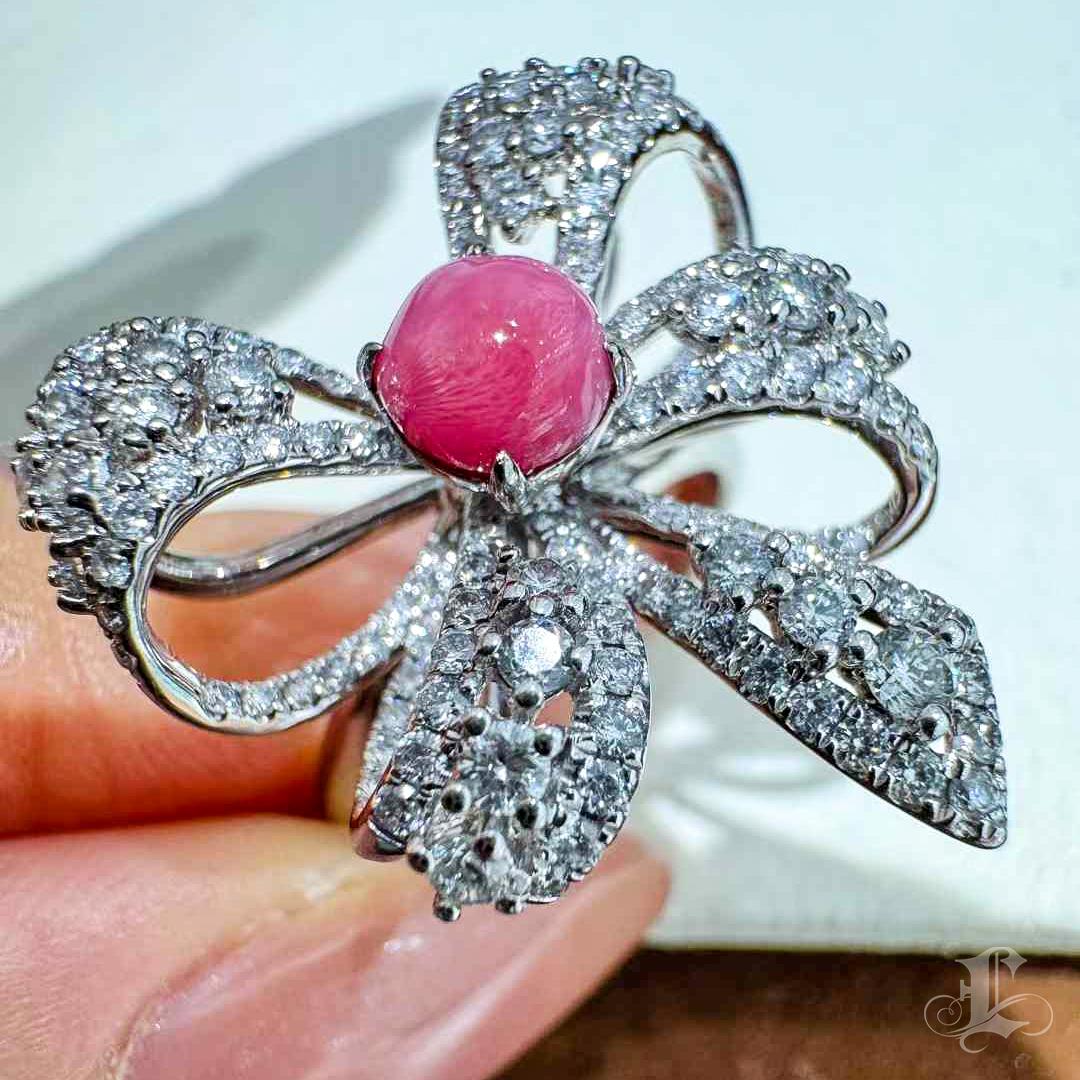 Women's 【Conchéa】Flaming Grace Bow Conch Pearl Ring — 0.95ct For Sale