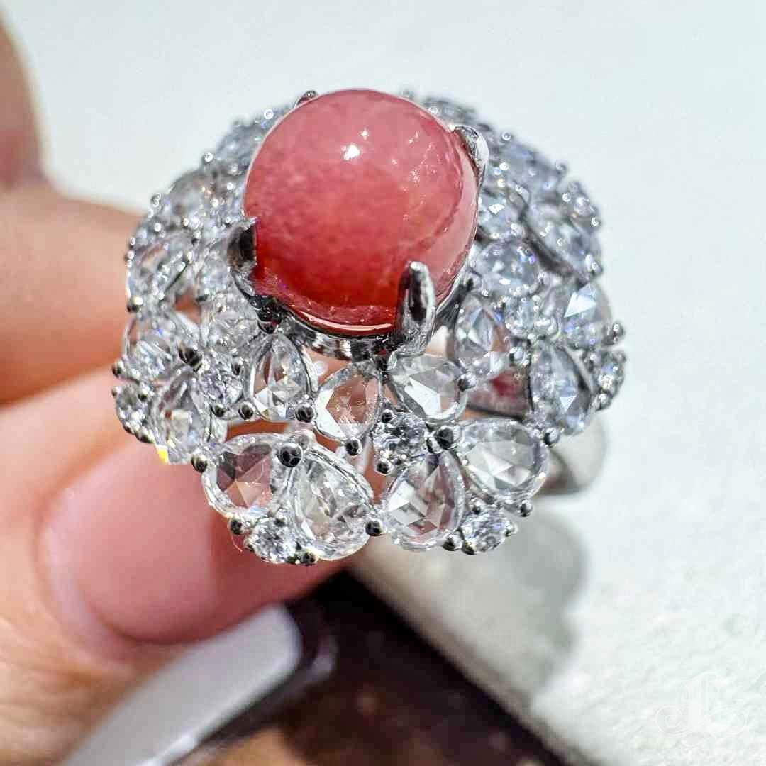 Grezzo Anello con corona di perle di conchiglia - 1,55ct in vendita