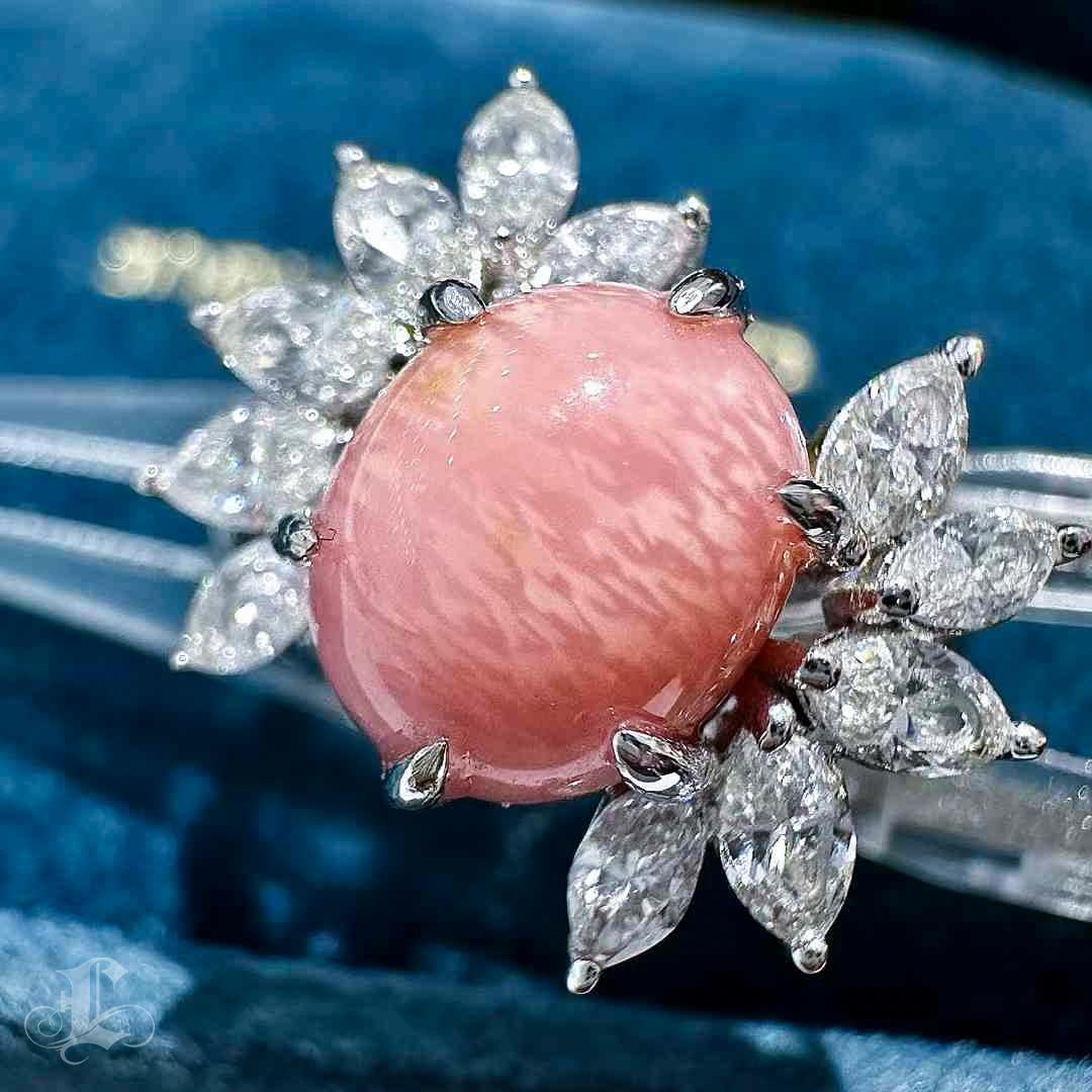 【Conchéa】Empress Flame Conch Pearl & Marquise Diamond Halo Ring — 5.07ct In New Condition For Sale In New York, NY