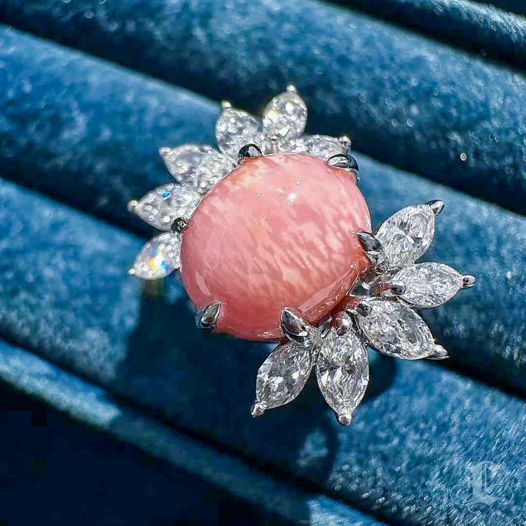 【Conchéa】Empress Flame Conch Pearl & Marquise Diamond Halo Ring — 5.07ct For Sale 5