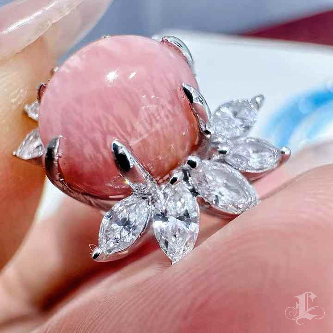 Women's 【Conchéa】Empress Flame Conch Pearl & Marquise Diamond Halo Ring — 5.07ct For Sale