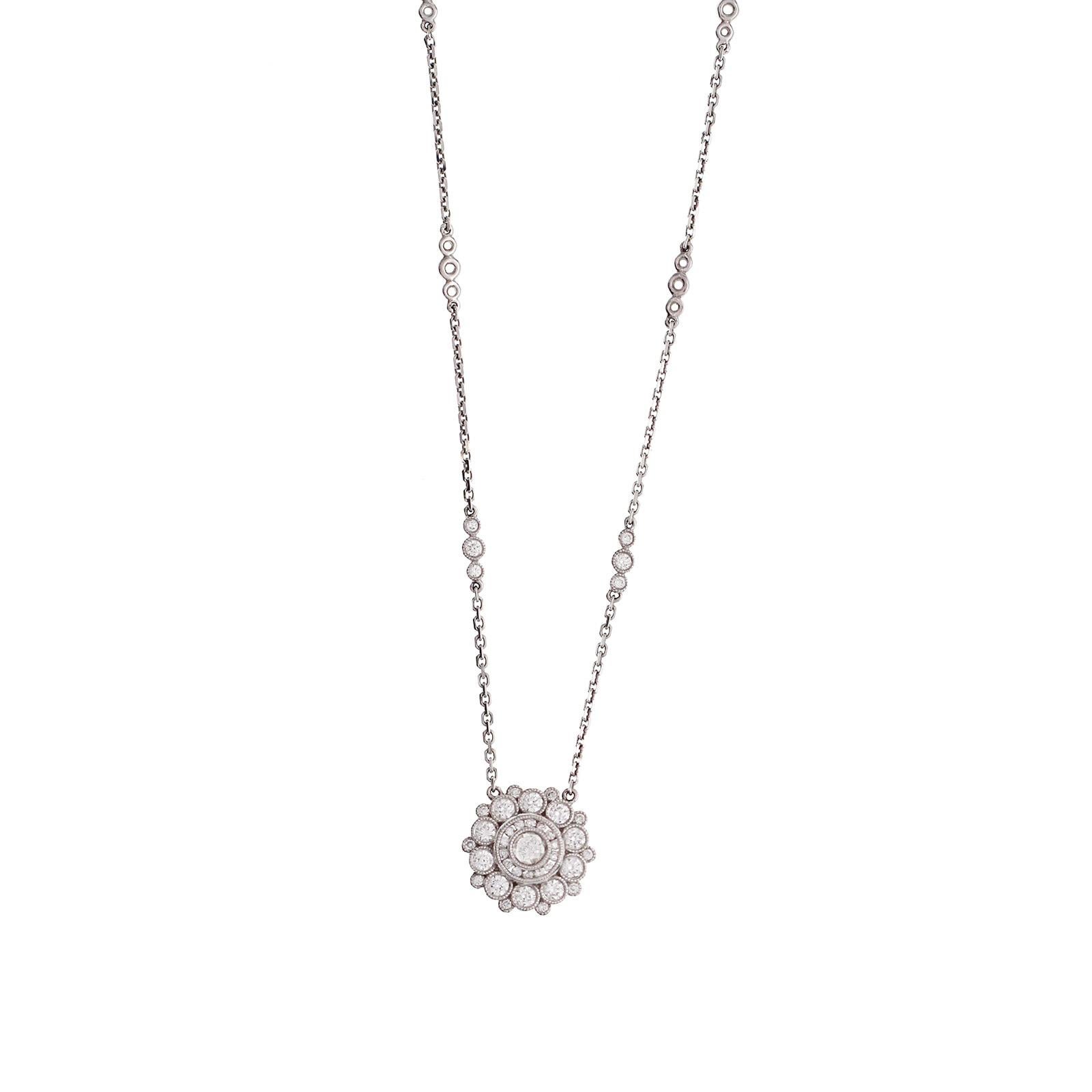 18 Karat White Gold 1.14 Carat Diamonds Flower Necklace For Sale 2