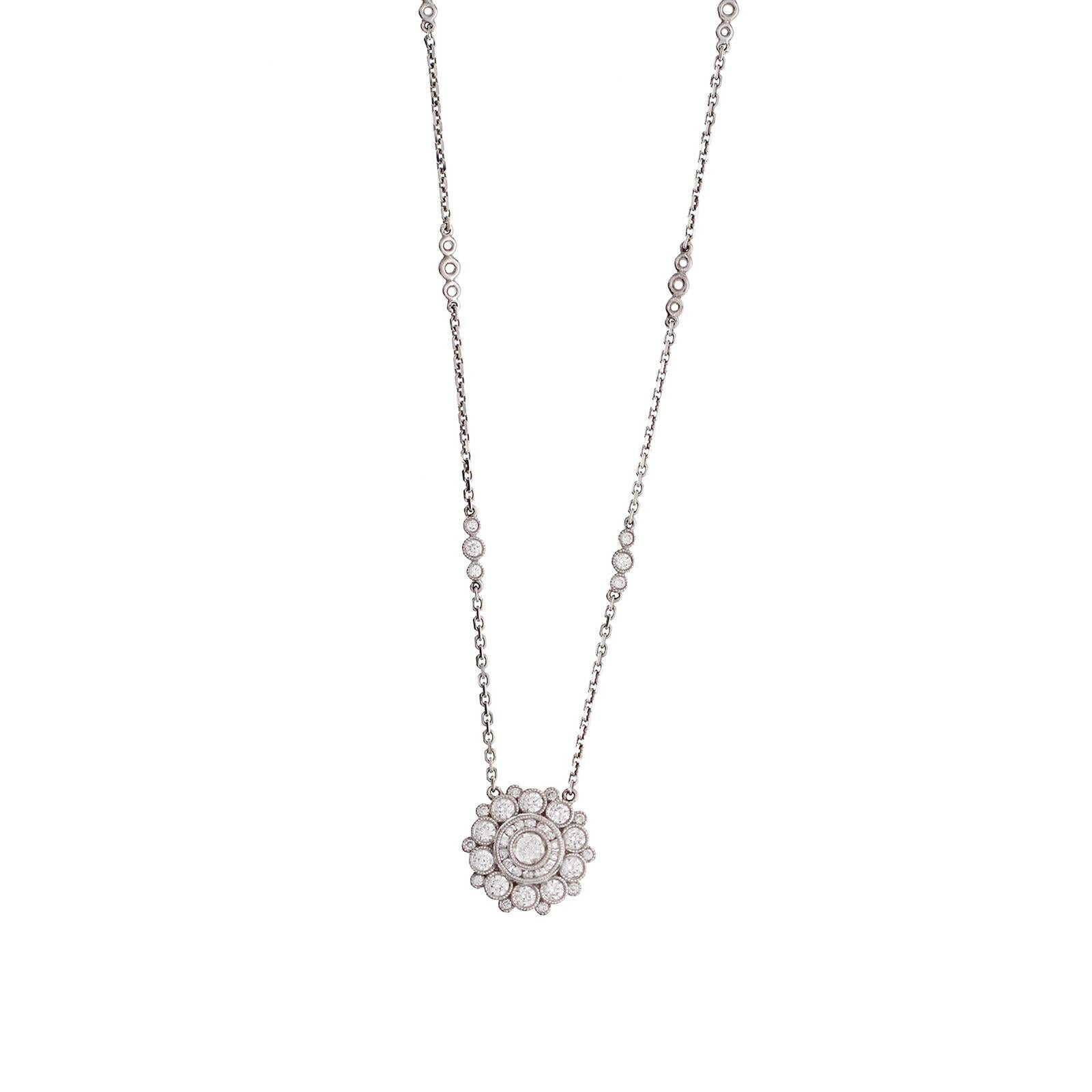 Collier à fleurs en or blanc 18 carats et diamants de 1,14 carat en vente 2