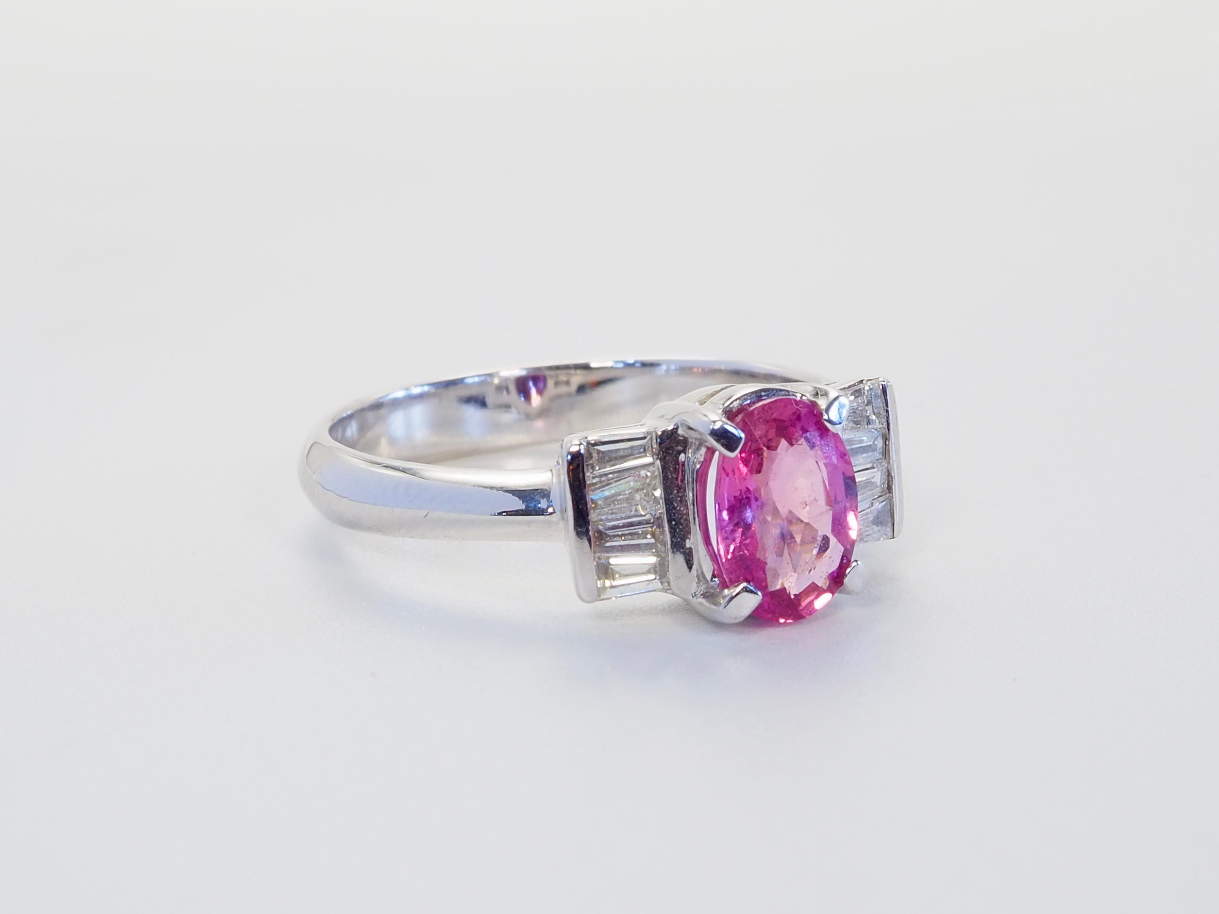 Taille ovale Bague fine en or blanc 18 carats 1,15 saphir rose ovale et 0,30 diamant en vente