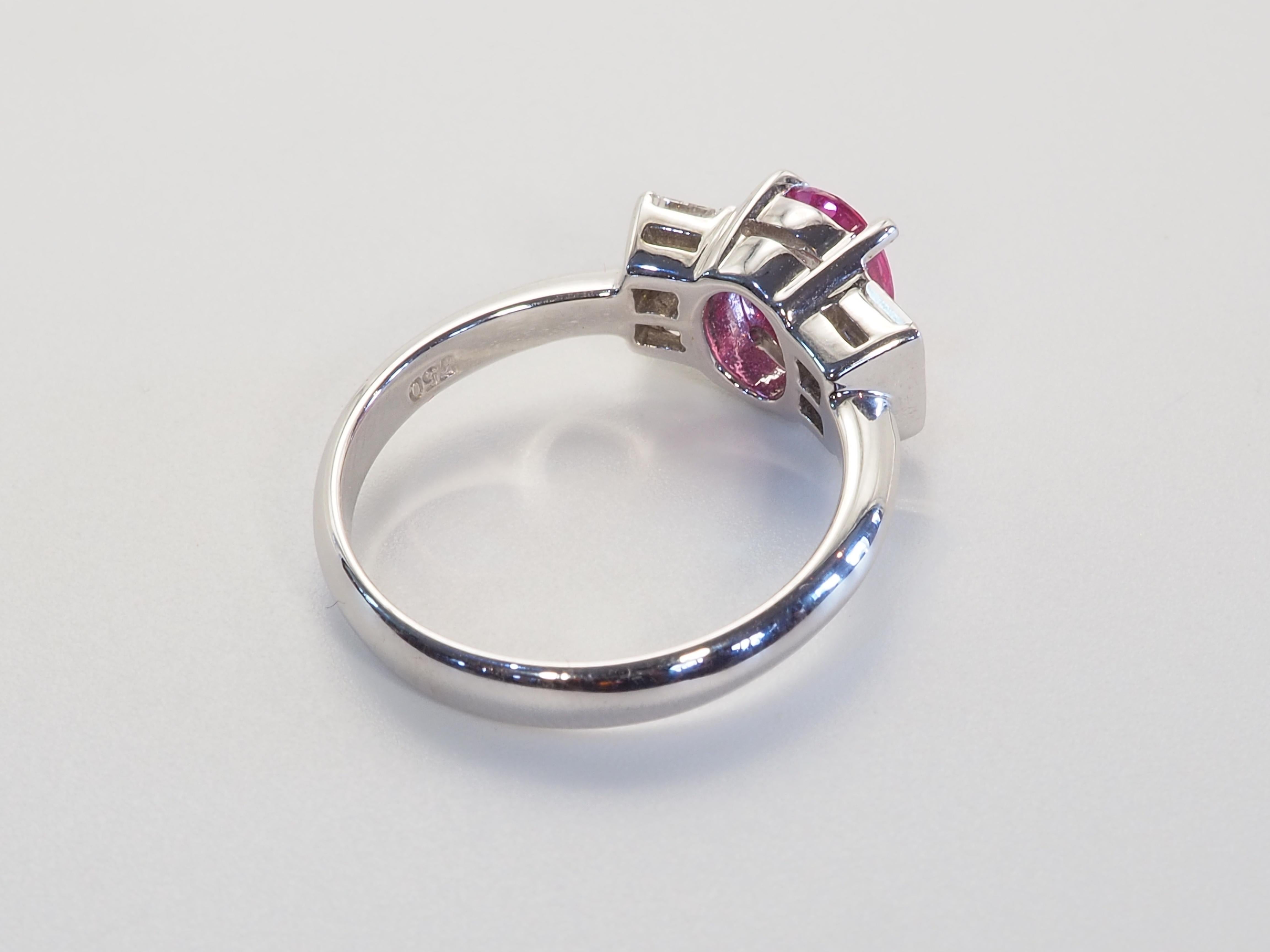 Bague fine en or blanc 18 carats 1,15 saphir rose ovale et 0,30 diamant Neuf - En vente à เกาะสมุย, TH