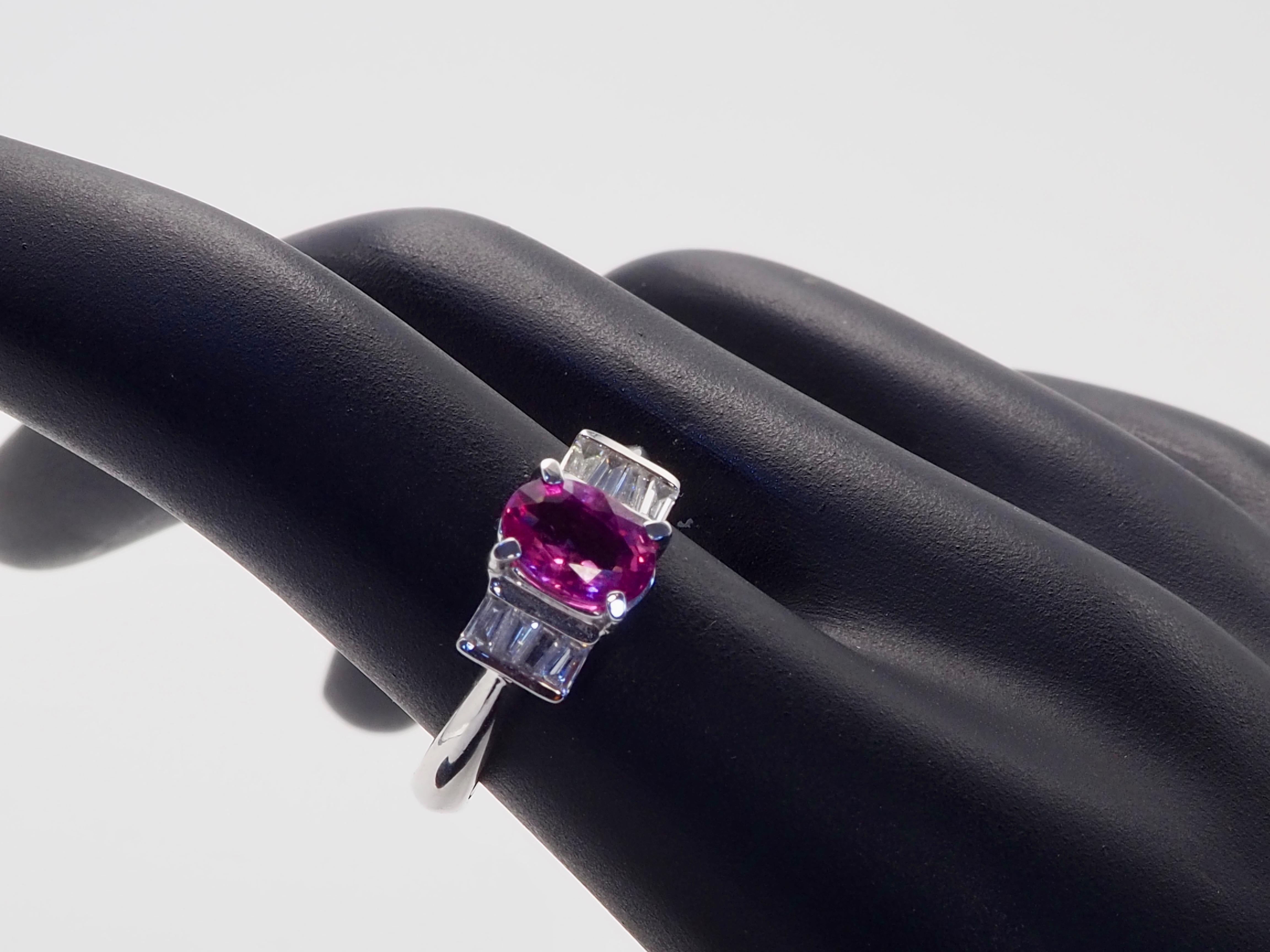 Bague fine en or blanc 18 carats 1,15 saphir rose ovale et 0,30 diamant en vente 4