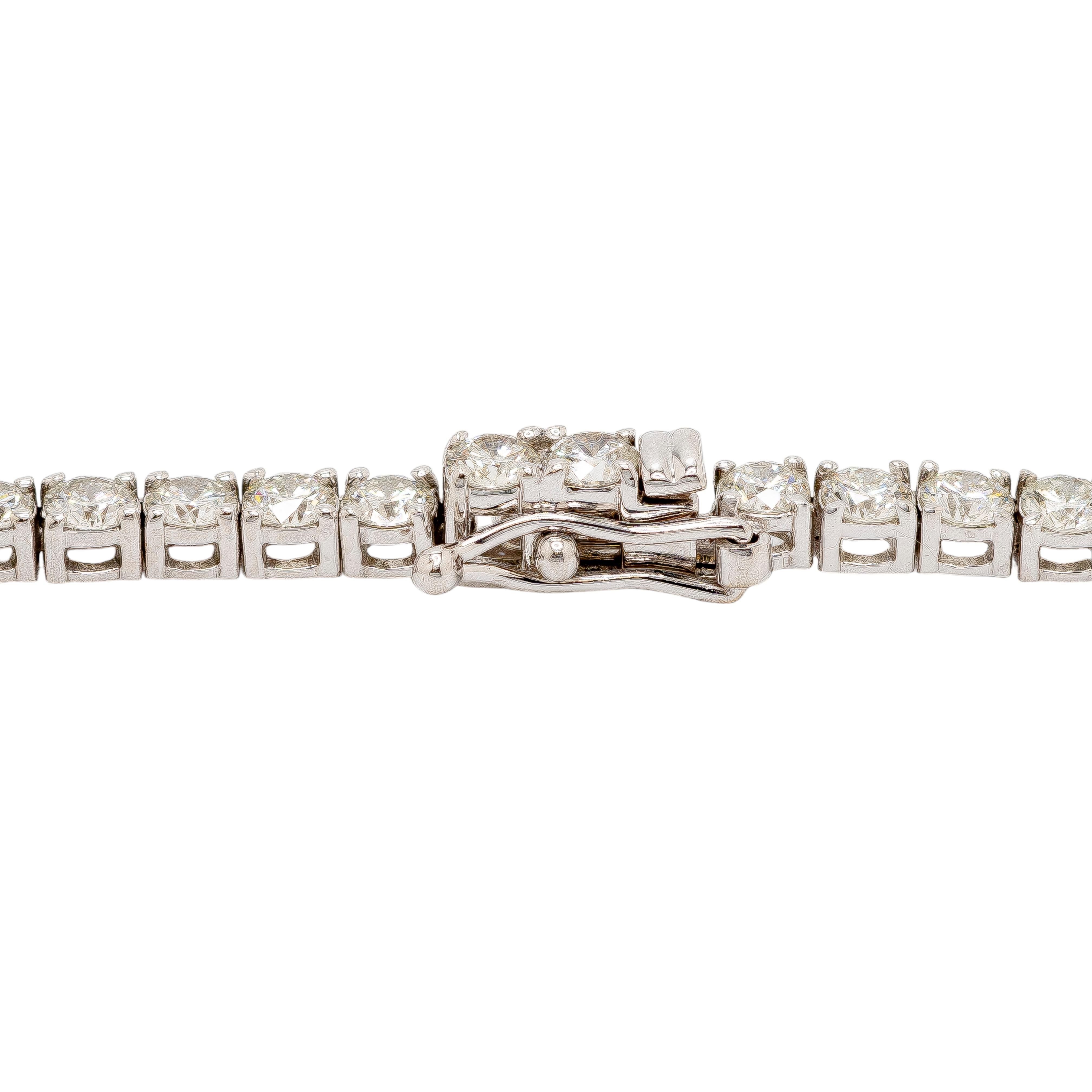 Taille ronde Collier tennis en or blanc 18 carats avec diamants naturels de 11,77 carats en vente