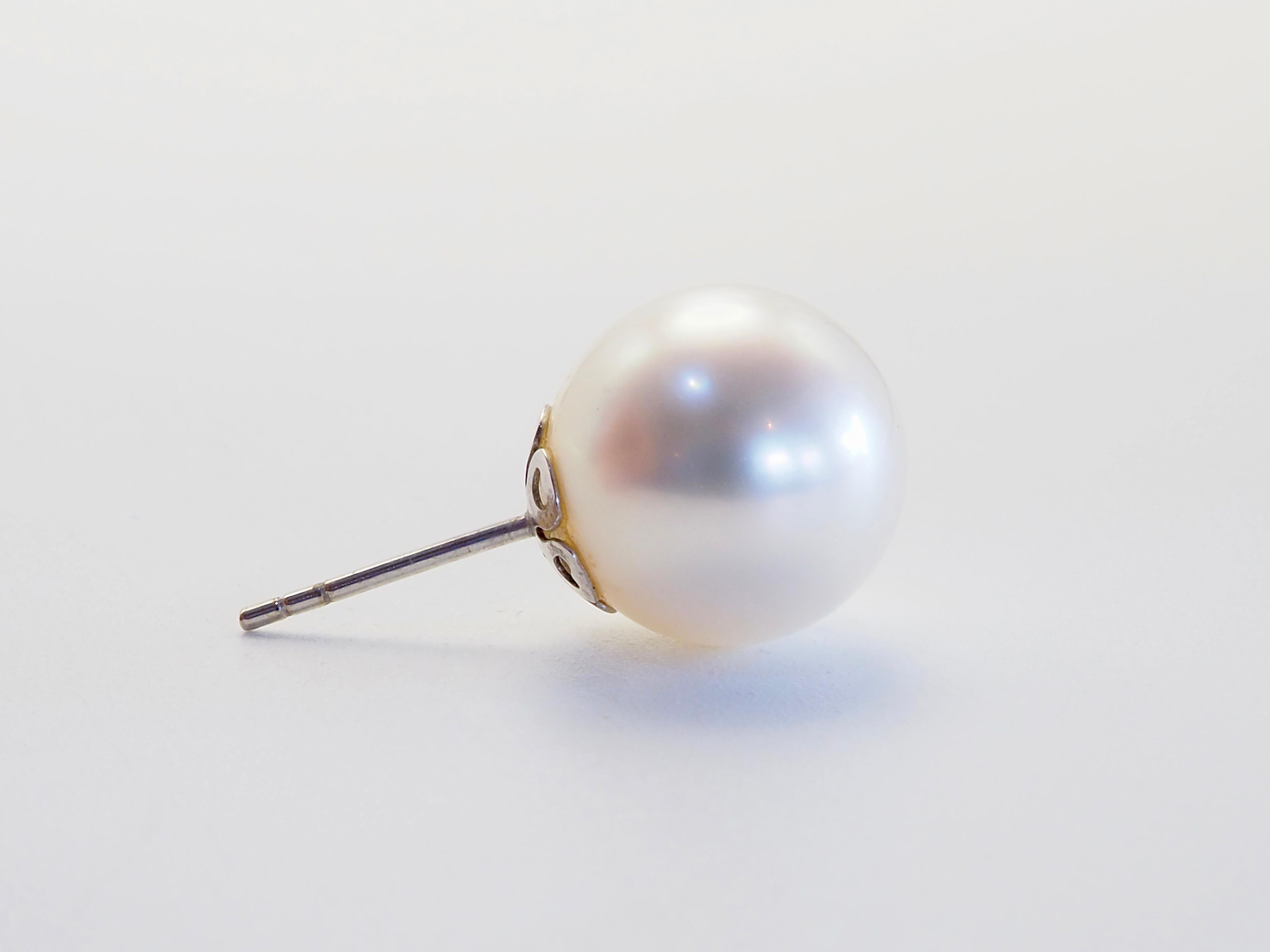 Round Cut 18K White Gold 11.8mm South Sea Pearl Fine Stud Earring For Sale