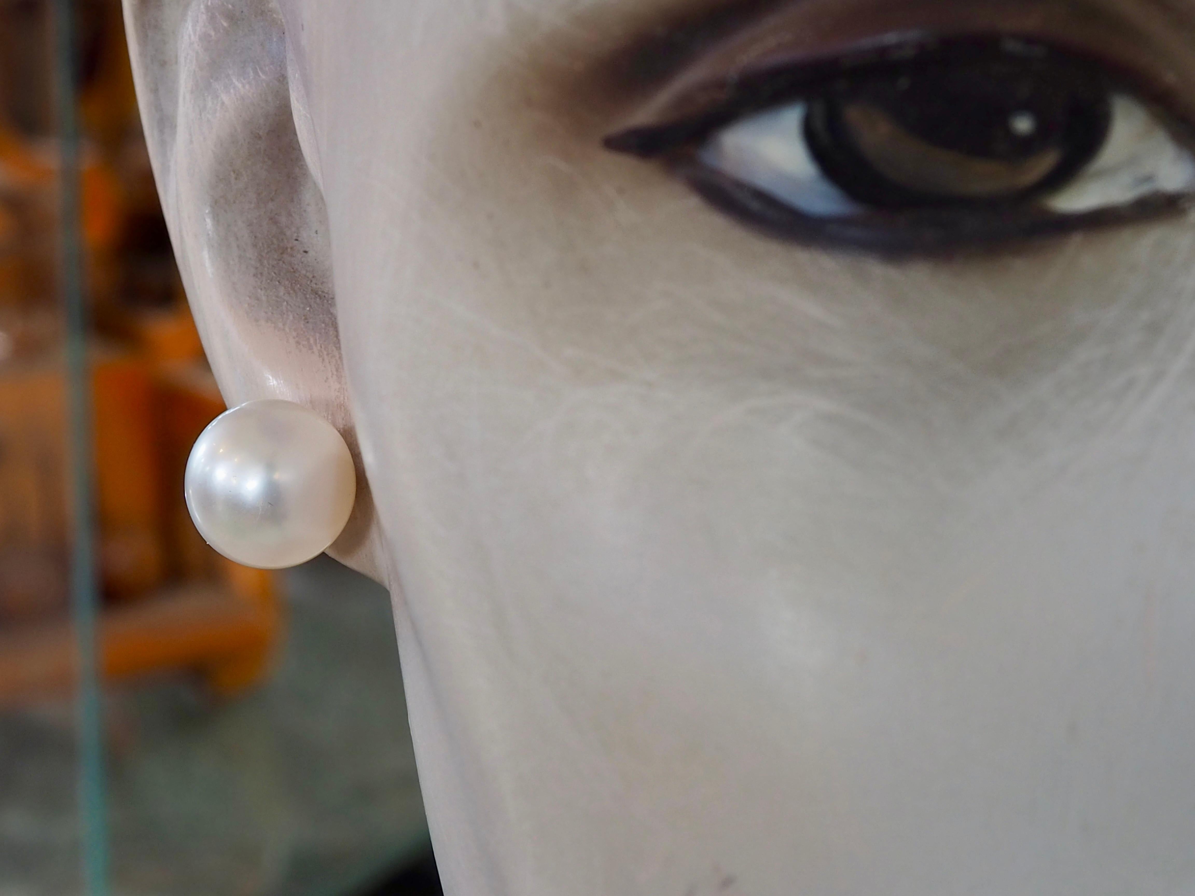 18K White Gold 11.8mm South Sea Pearl Fine Stud Earring For Sale 2