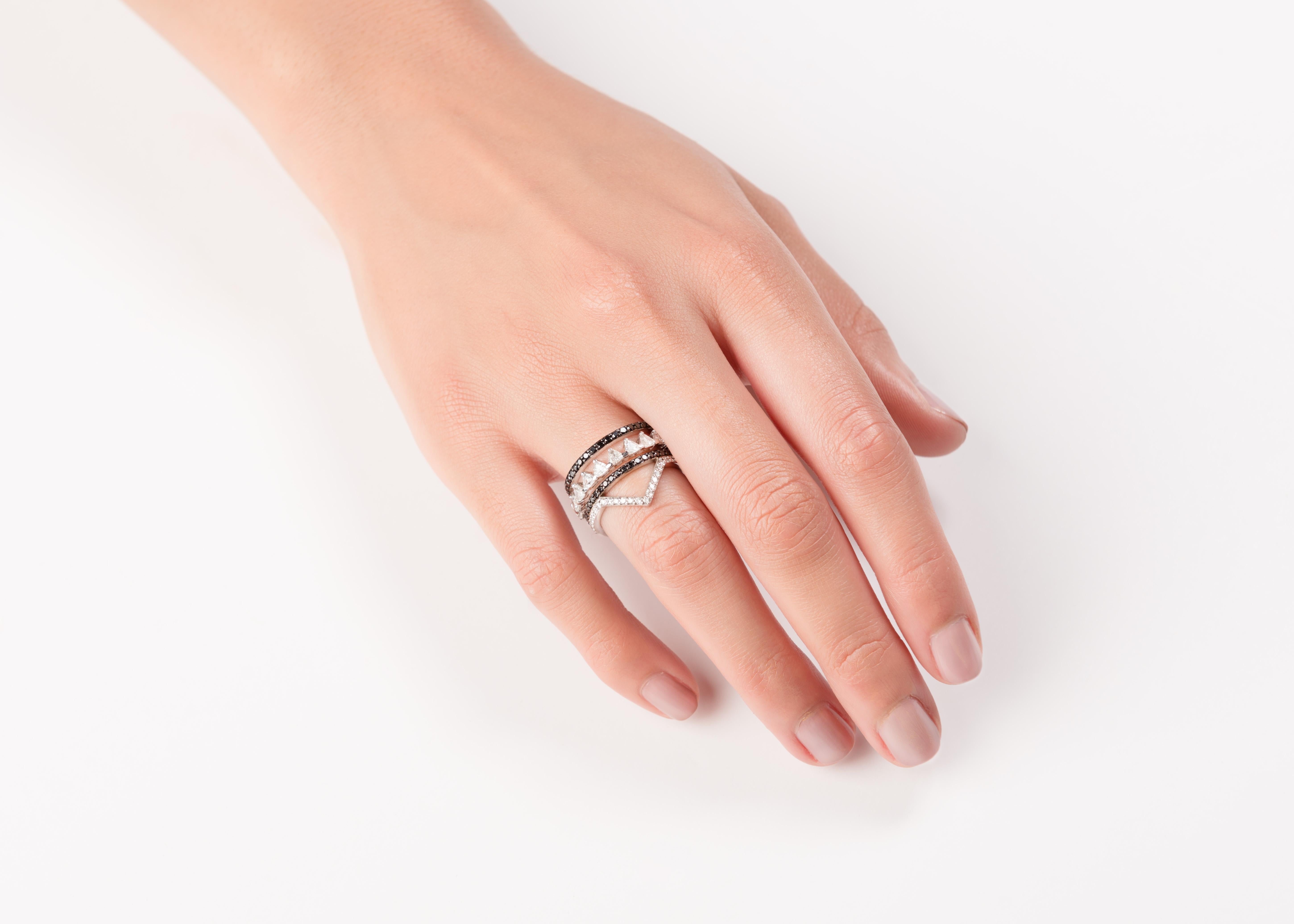 Add a royal touch to your everyday routine with our classy and spectacular crown-inspired gold ring. Hand-crafted to a standard on perfection, the Amara piece presents an organic silhouette, featuring a tripe stack of entwined bands, carefully