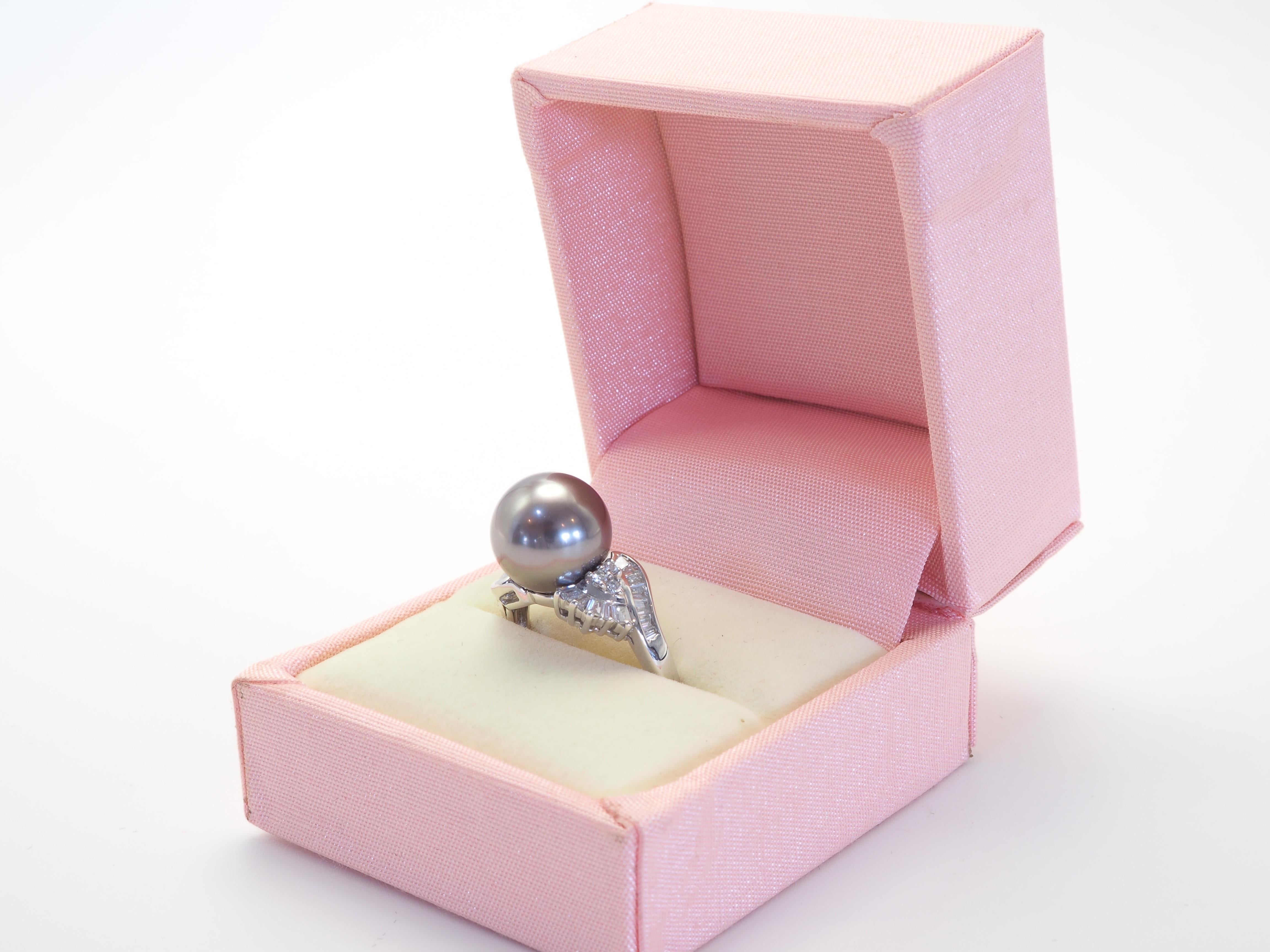 18K White Gold 11mm Tahiti Pearl & 0.60ct Diamonds Cocktail Ring For Sale 4