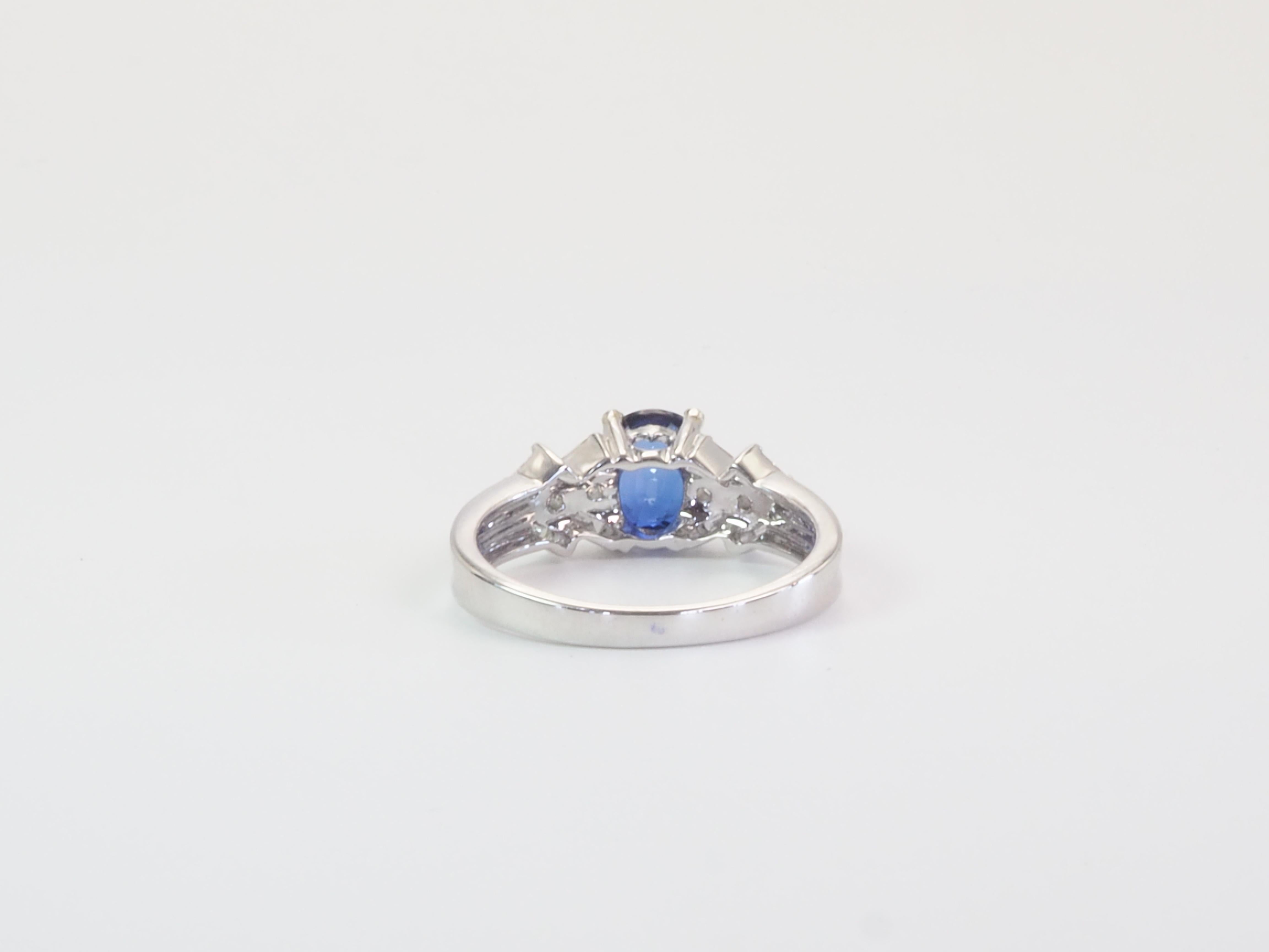 Oval Cut 18K White Gold 1.20ct Cornflower Blue Sapphire & 0.26ct Diamond Ring