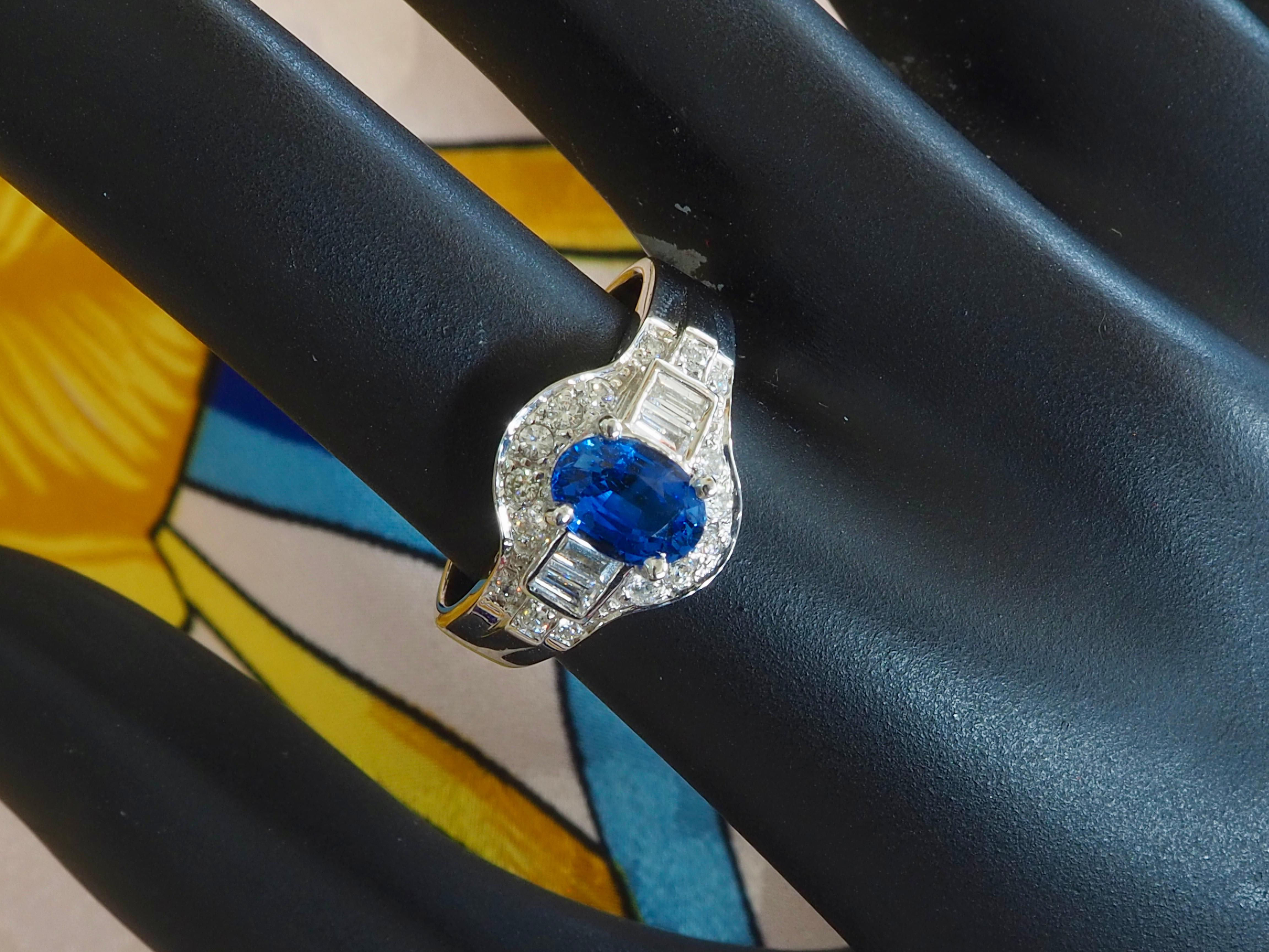 Anello in oro bianco 18 carati con zaffiro blu fiordaliso da 1,20 carati e diamante da 0,40 carati in vendita 6