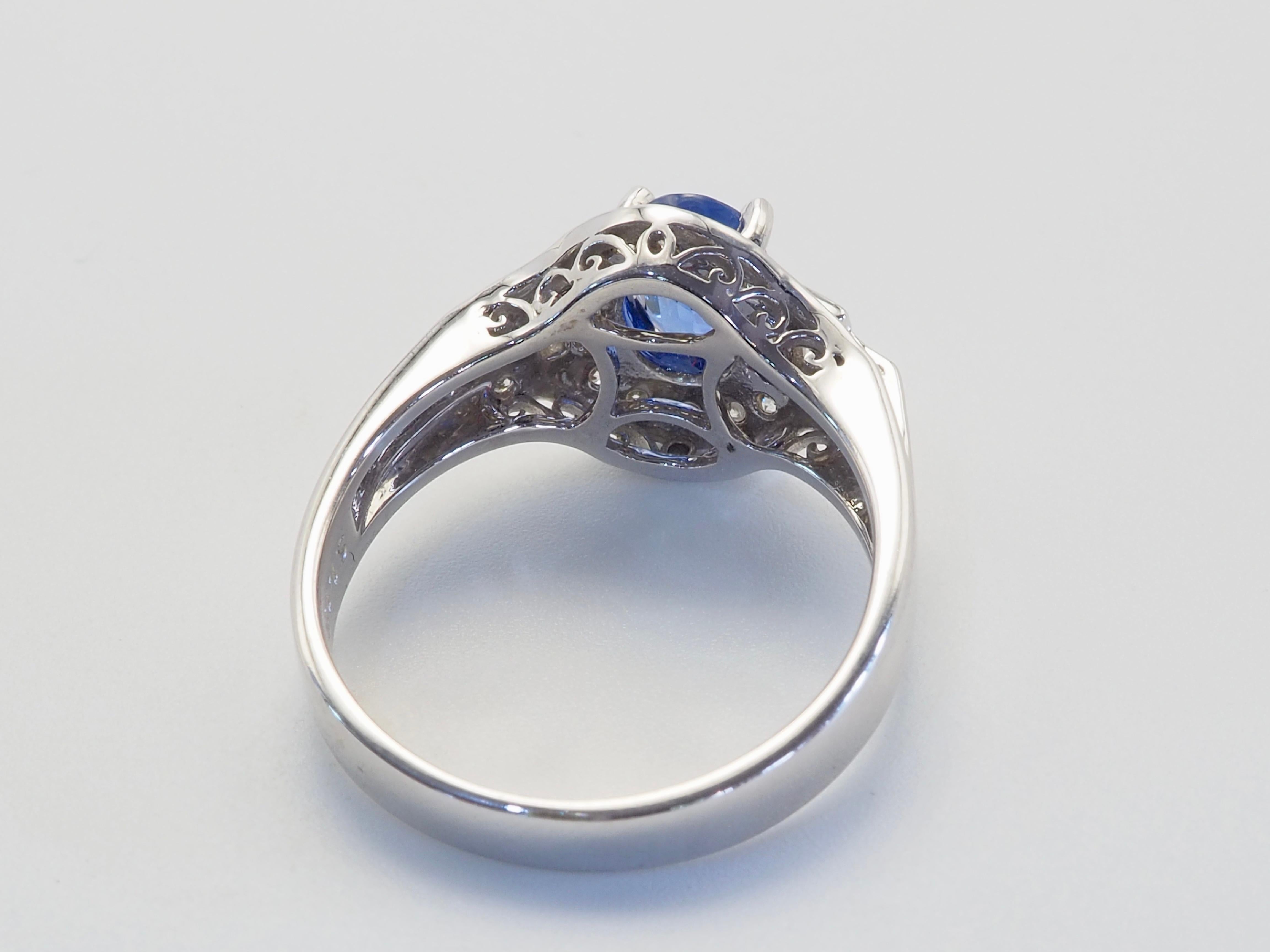 Donna Anello in oro bianco 18 carati con zaffiro blu fiordaliso da 1,20 carati e diamante da 0,40 carati in vendita