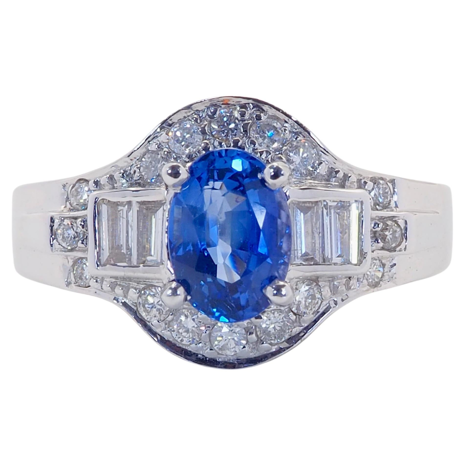 Bague en or blanc 18 carats 1.20ct Cornflower Blue Sapphire 
0.40ct Diamond Fine Ring