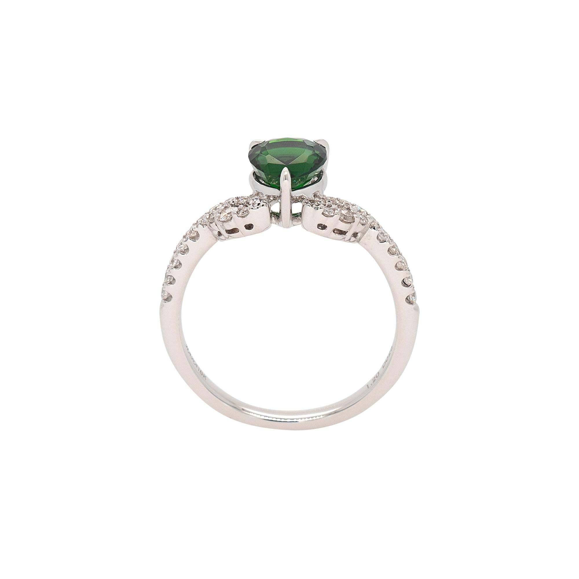 Women's 18k White Gold 1.20ct Emerald Gemstone and 0.25ct Round Brilliant Diamond Ring For Sale