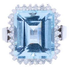 18k White Gold 12.10ct Aquamarine & 0.57ct Brilliant Diamond Cocktail Ring