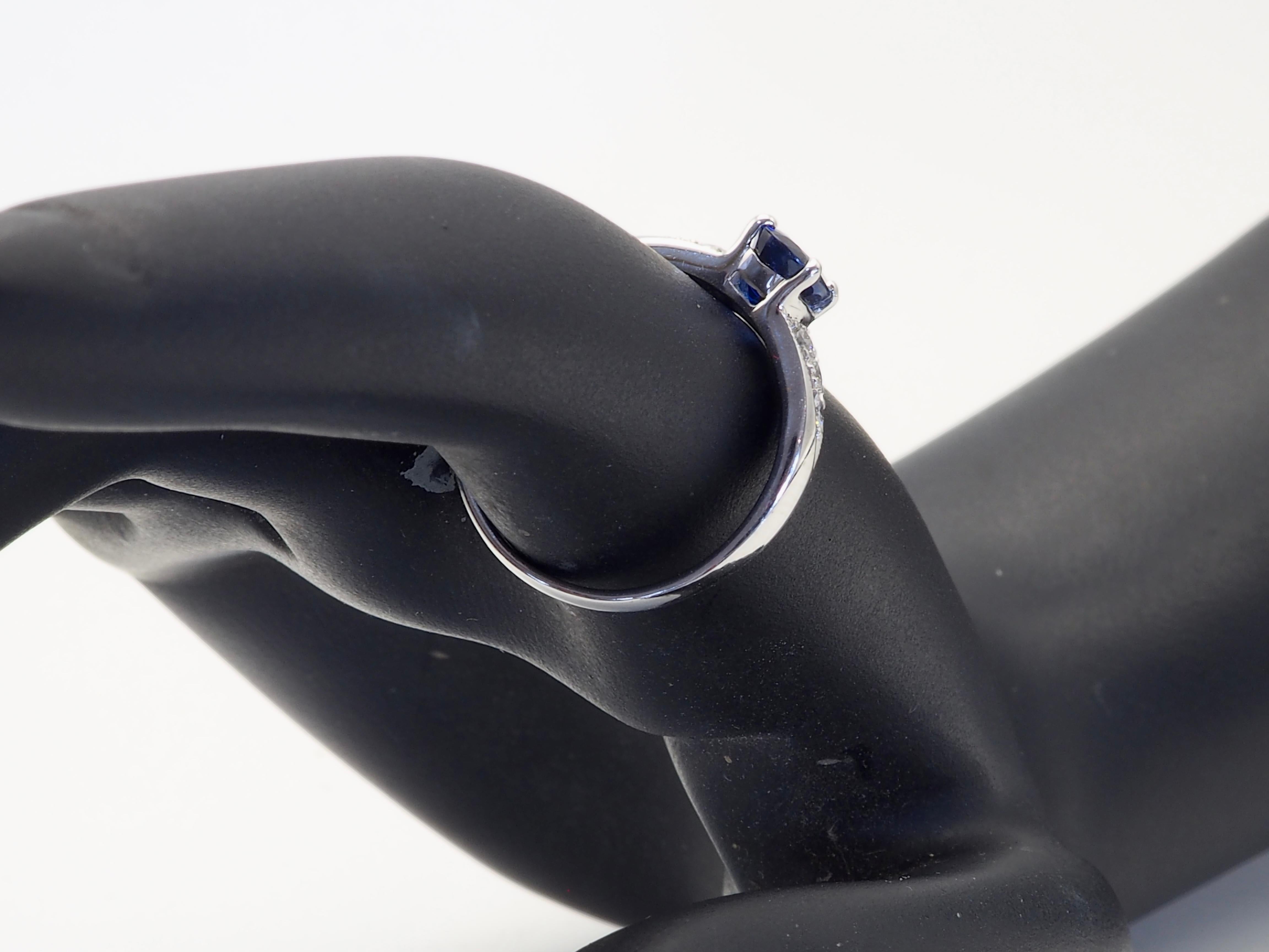 Bague fine en or blanc 18 carats avec saphir bleu de 1,21 carat et diamant de 0,20 carat 2