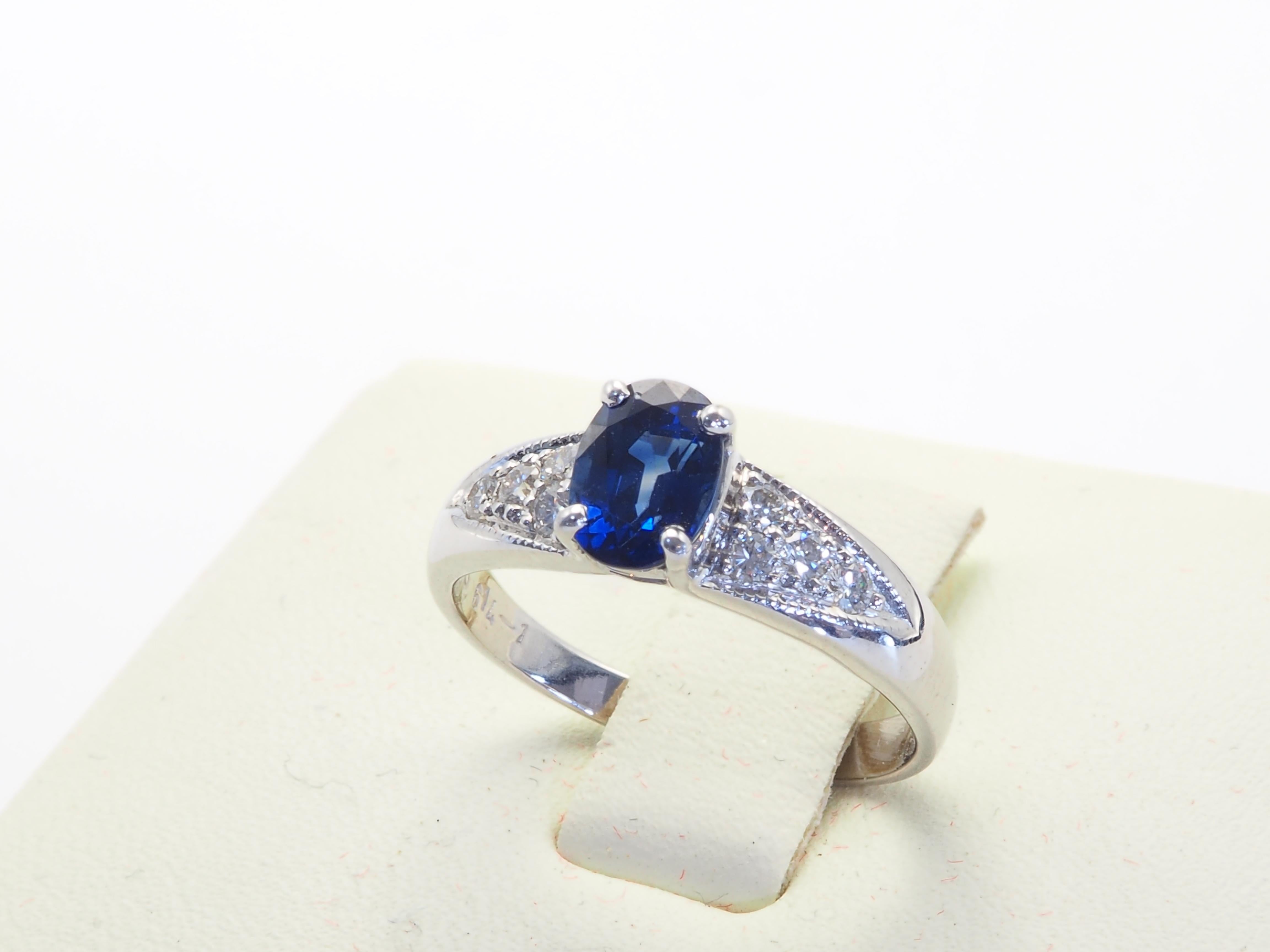 Bague fine en or blanc 18 carats avec saphir bleu de 1,21 carat et diamant de 0,20 carat 3