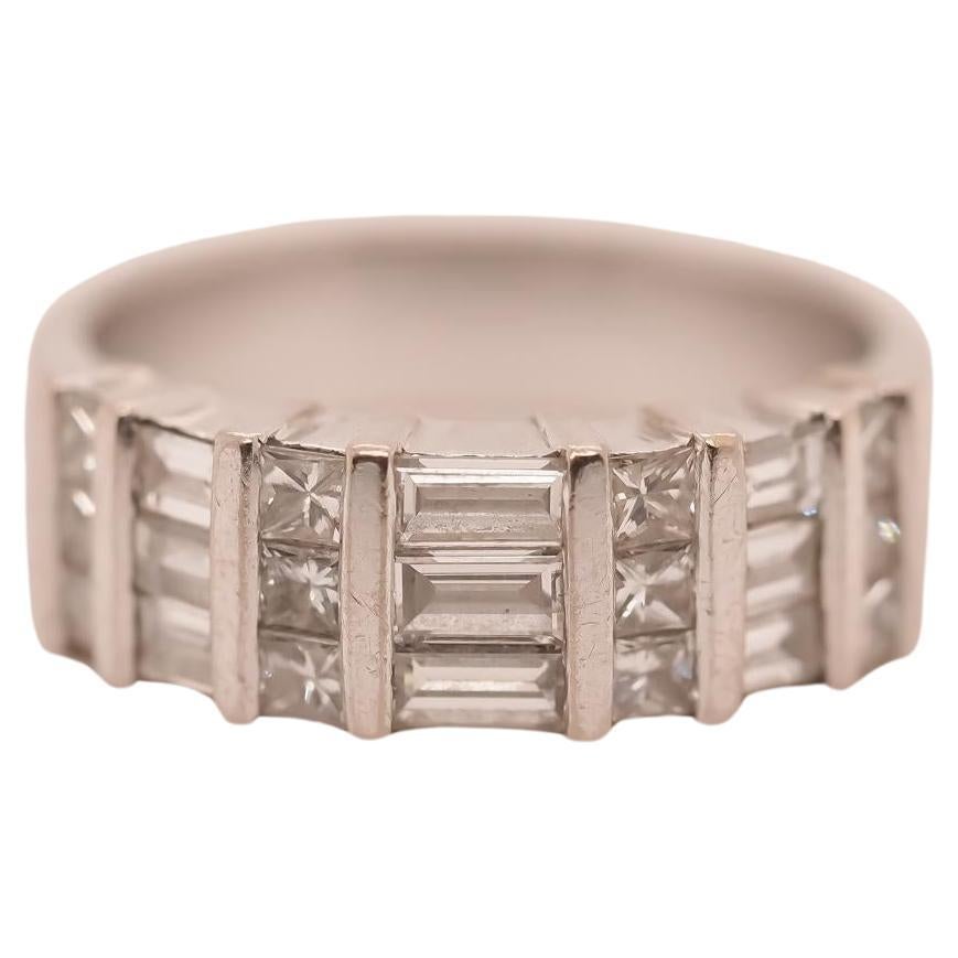18K White Gold 1.22ct Round and Baguette Diamond Ring