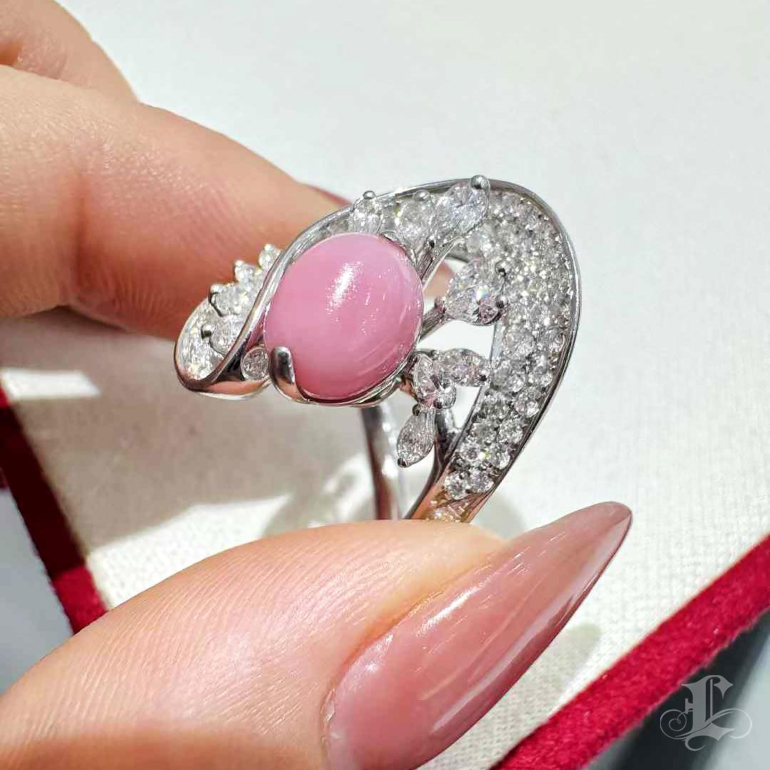 【Conchéa】Whispering Bloom Conch Pearl & Diamond Ring — 2.6ct For Sale 4