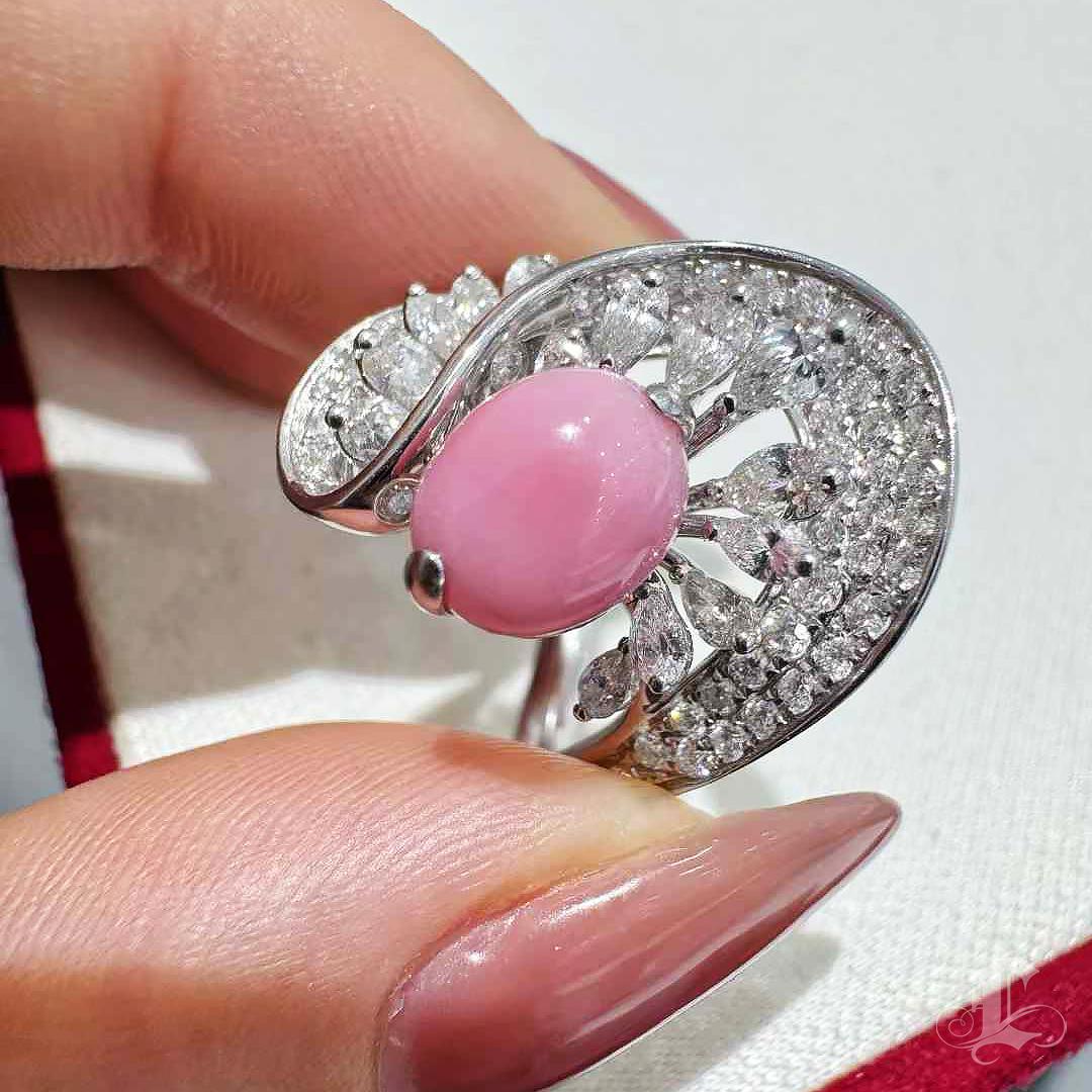 【Conchéa】Whispering Bloom Conch Pearl & Diamond Ring — 2.6ct For Sale 3