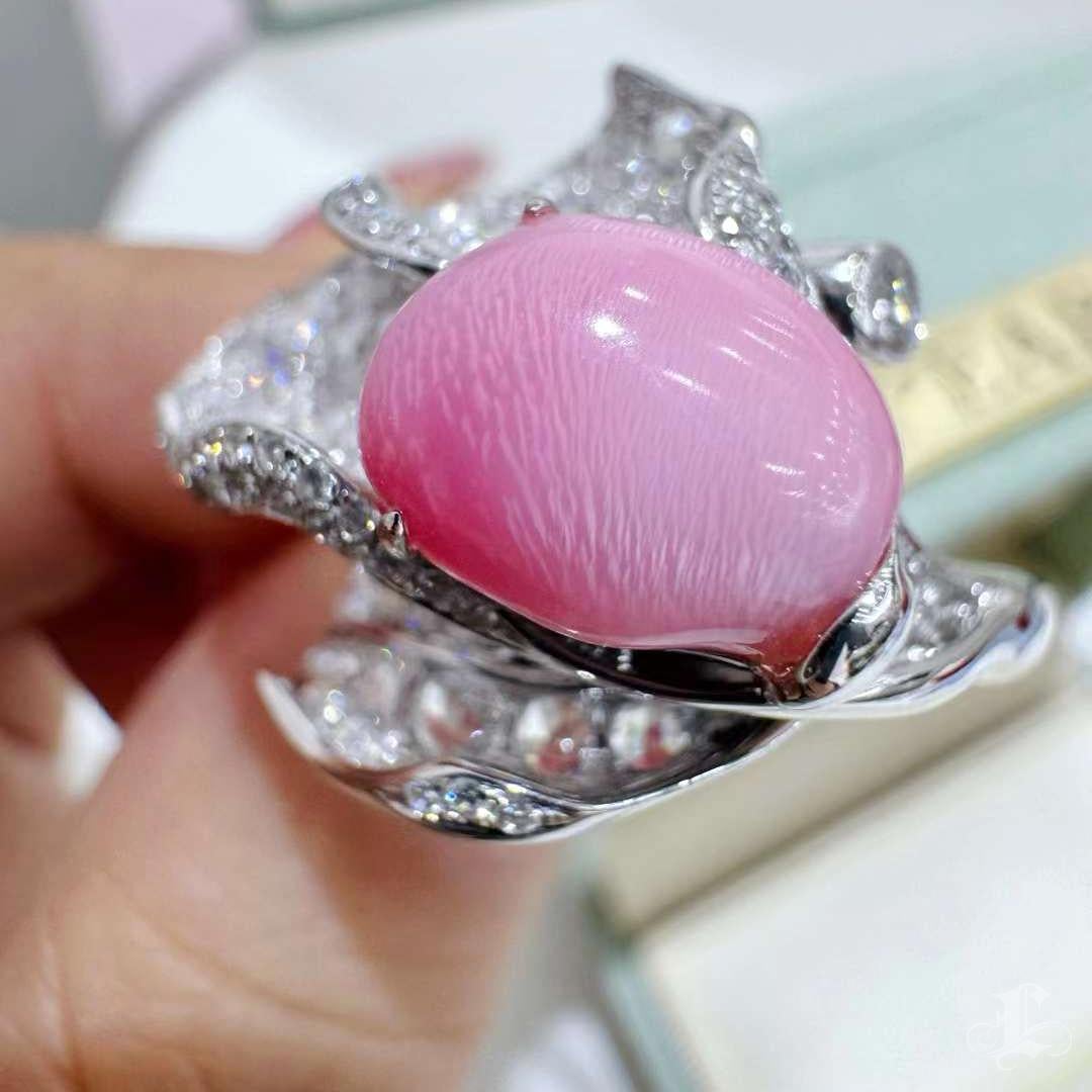 Uncut 【Conchéa】Empress Flame Vines Conch Pearl & Diamond Ring — 4.42ct For Sale