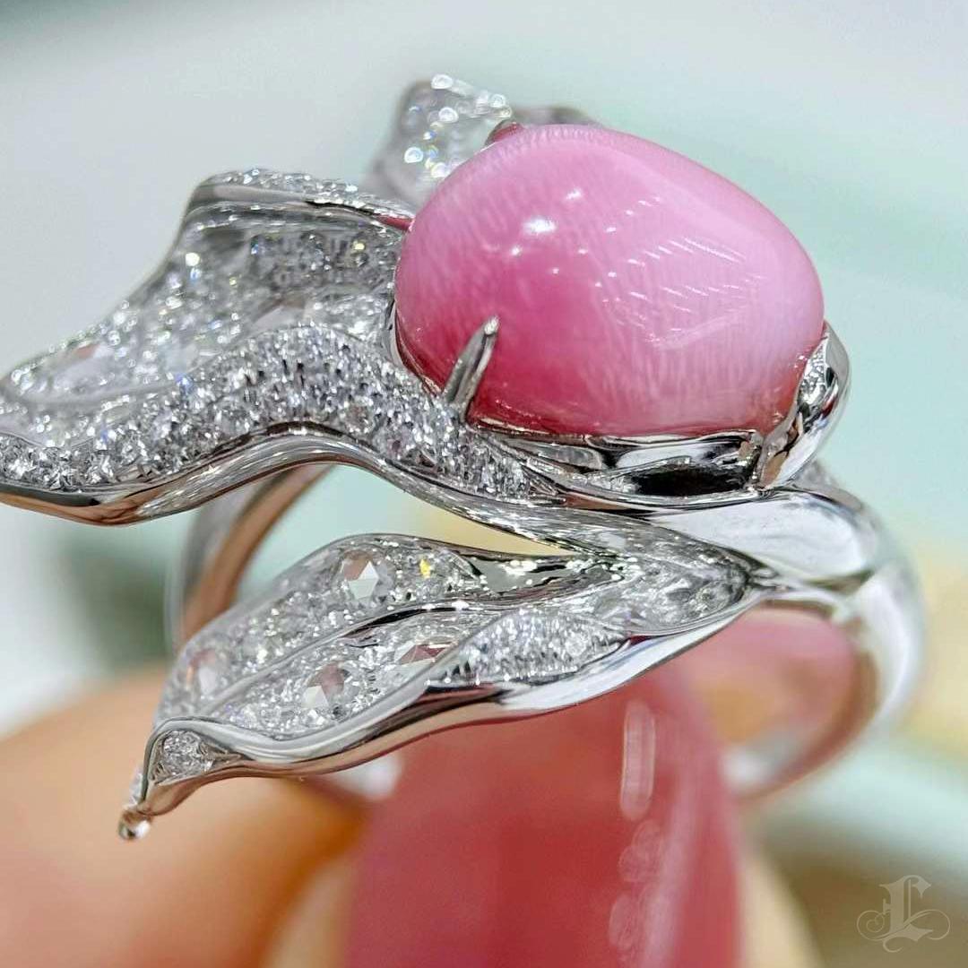 Women's 【Conchéa】Empress Flame Vines Conch Pearl & Diamond Ring — 4.42ct For Sale