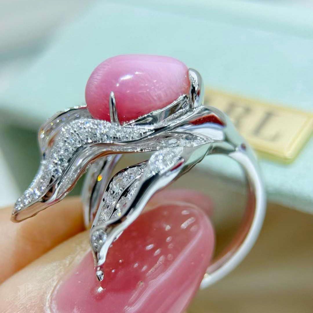 【Conchéa】Empress Flame Vines Conch Pearl & Diamond Ring — 4.42ct For Sale 3