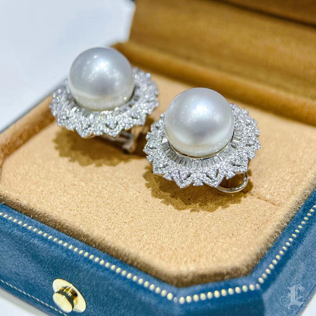 【Crown Radiance】Radiant Bloom Aurora South Sea Pearl Diamond Evening Earrings In New Condition For Sale In New York, NY