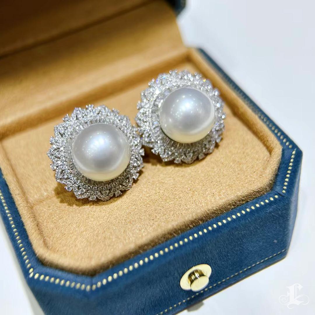 【Crown Radiance】Radiant Bloom Aurora South Sea Pearl Diamond Evening Earrings For Sale 2