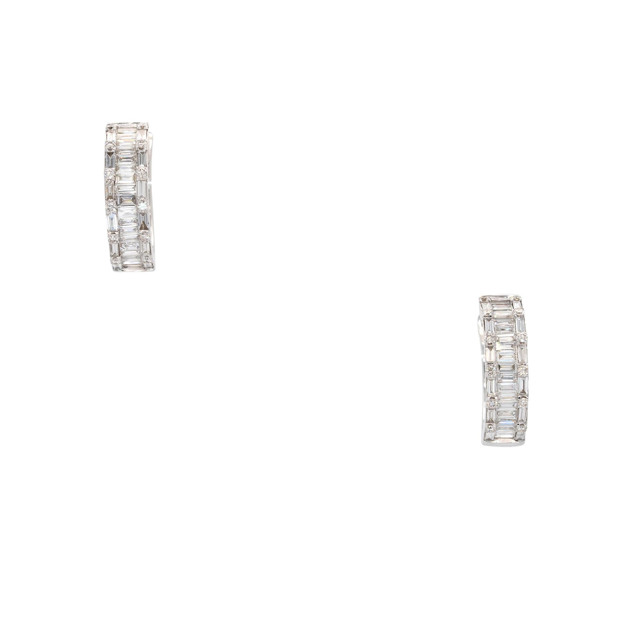18k White Gold 1.24ct Baguette Cut Natural Diamond Earring Hoops In New Condition For Sale In Boca Raton, FL