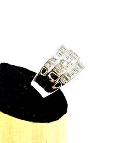 Anillo ancho de oro blanco de 18 quilates con diamantes baguette y brillantes de 1,25 quilates, 15,3 g